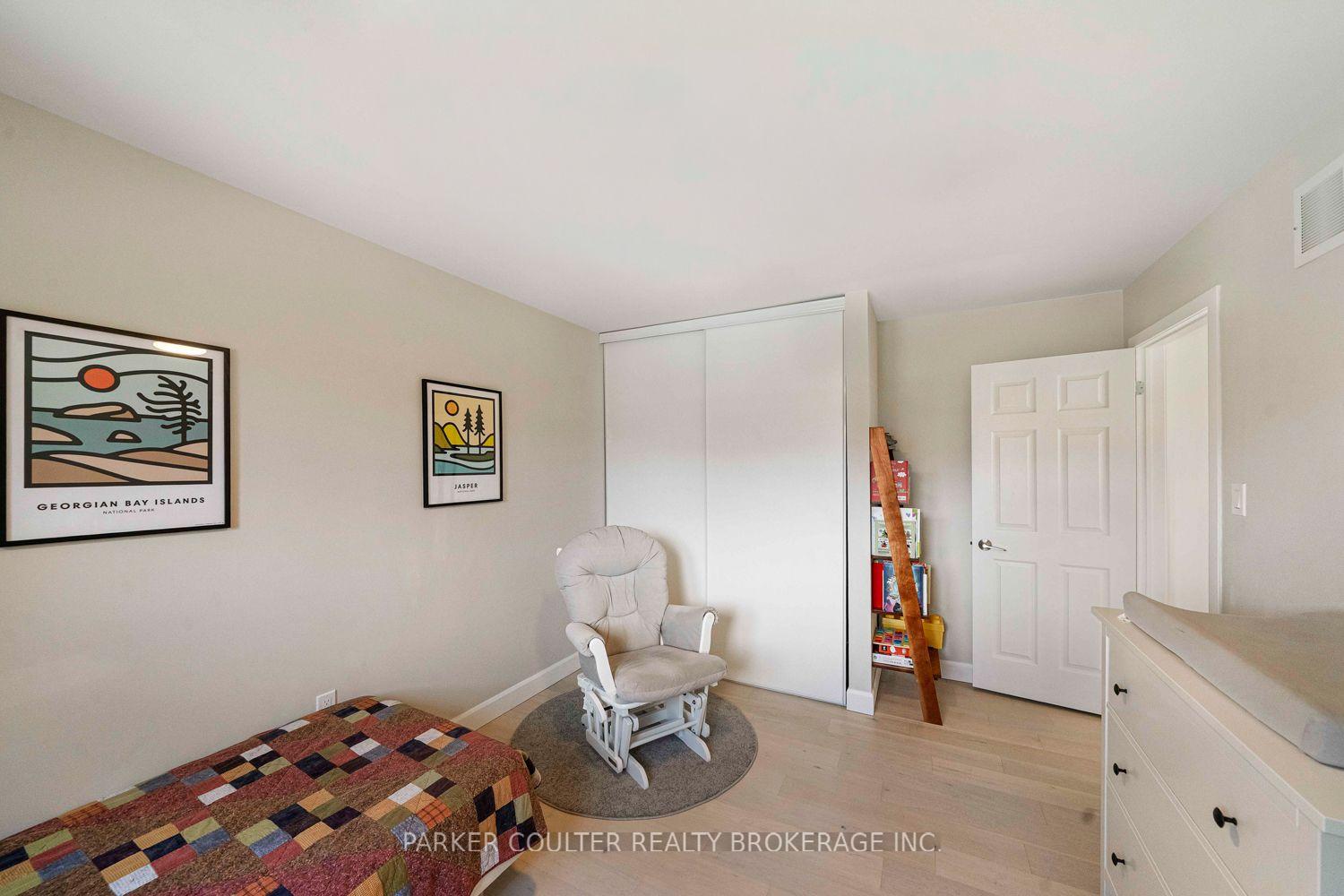 Photo 22 of 104 Bentley Crescent, Barrie, 400 West — HOMEH