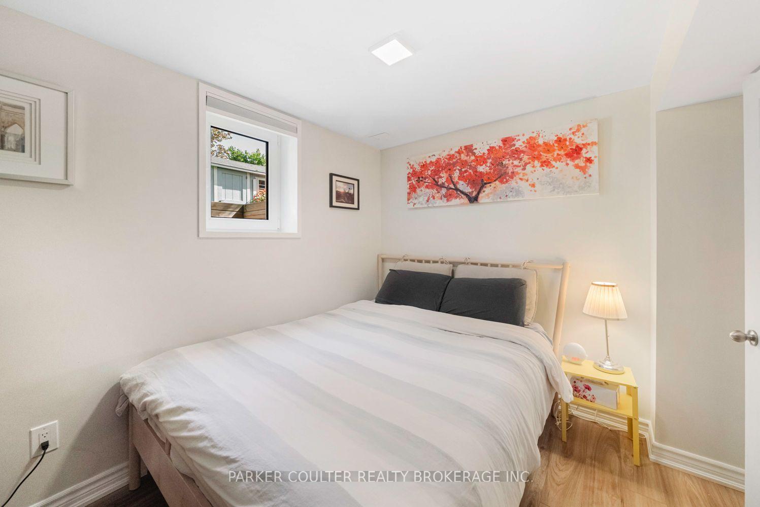 Photo 33 of 104 Bentley Crescent, Barrie, 400 West — HOMEH