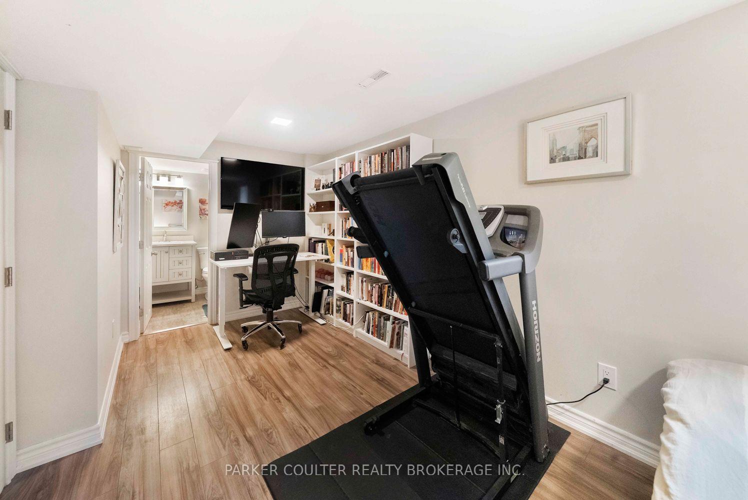 Photo 35 of 104 Bentley Crescent, Barrie, 400 West — HOMEH