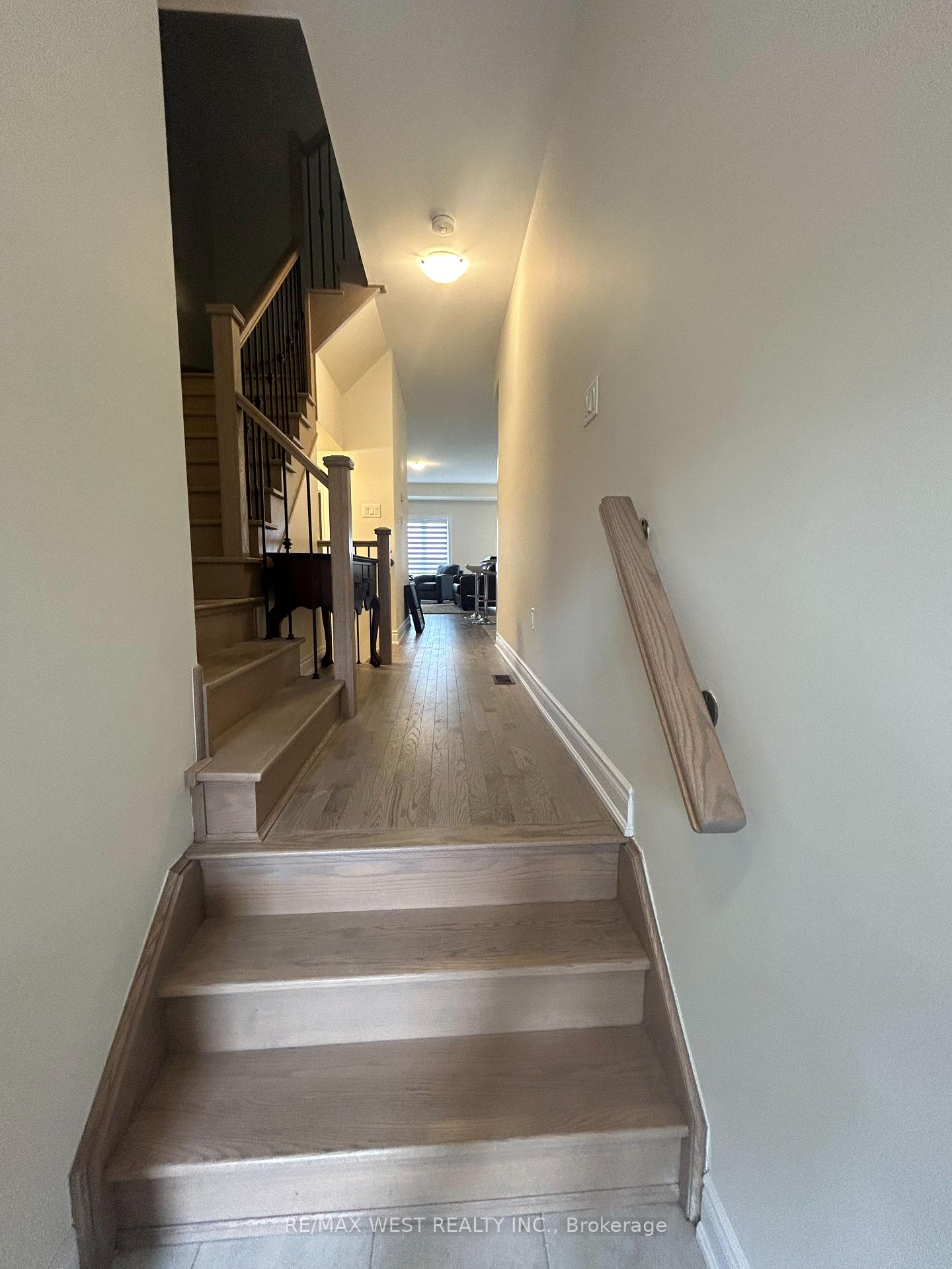Photo 2 of 50 Lorne Thomas Place, New Tecumseth, Alliston — HOMEH