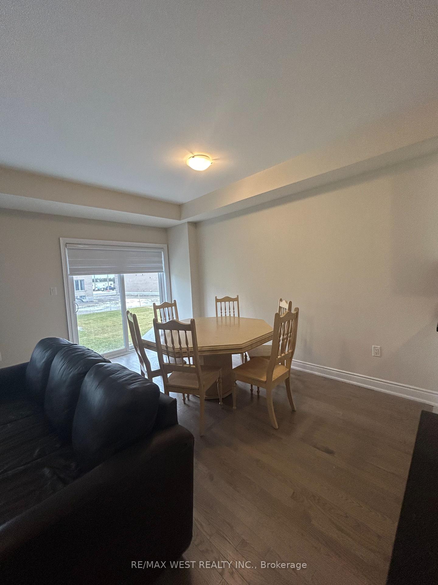 Photo 5 of 50 Lorne Thomas Place, New Tecumseth, Alliston — HOMEH