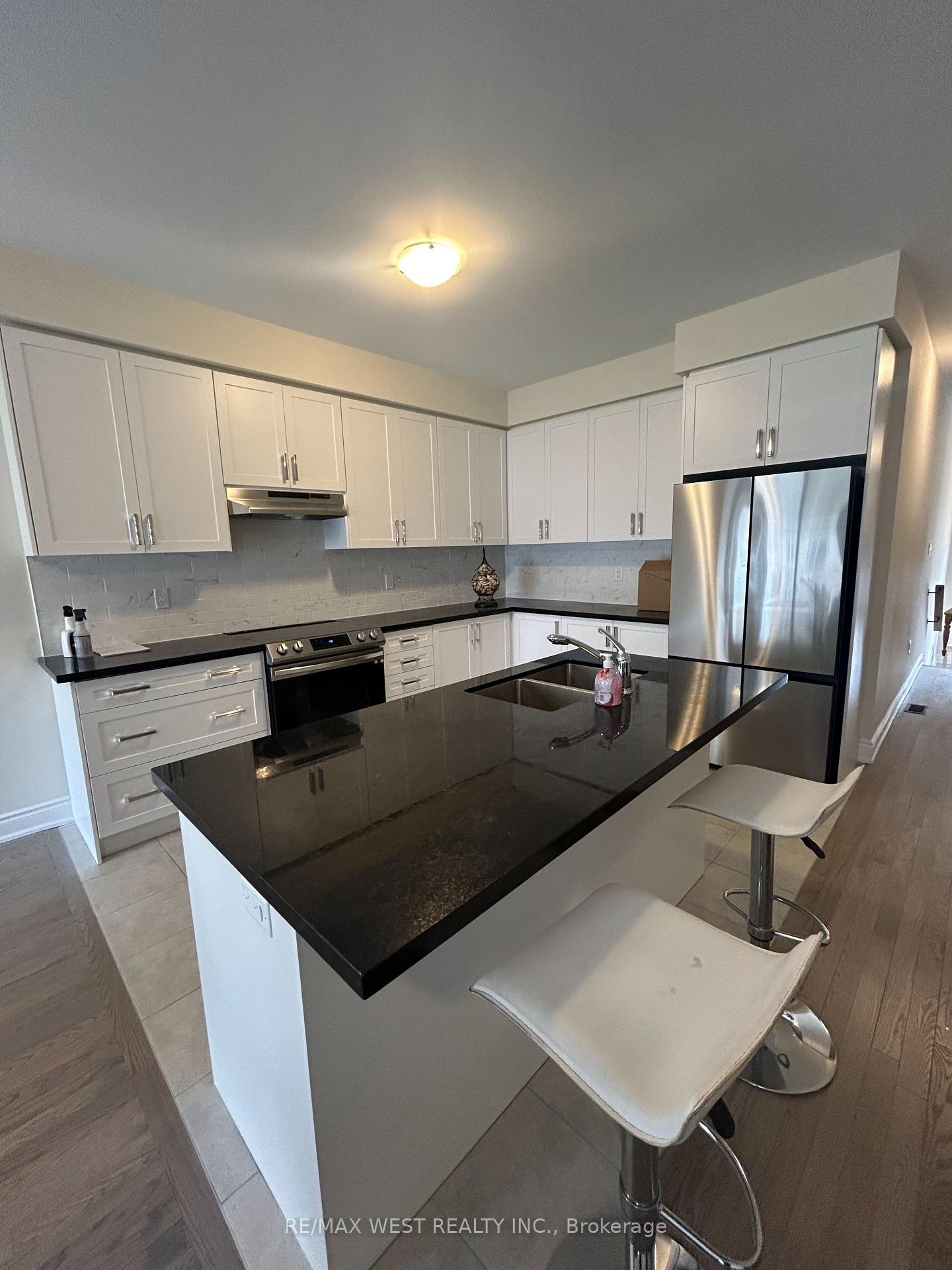 Photo 6 of 50 Lorne Thomas Place, New Tecumseth, Alliston — HOMEH