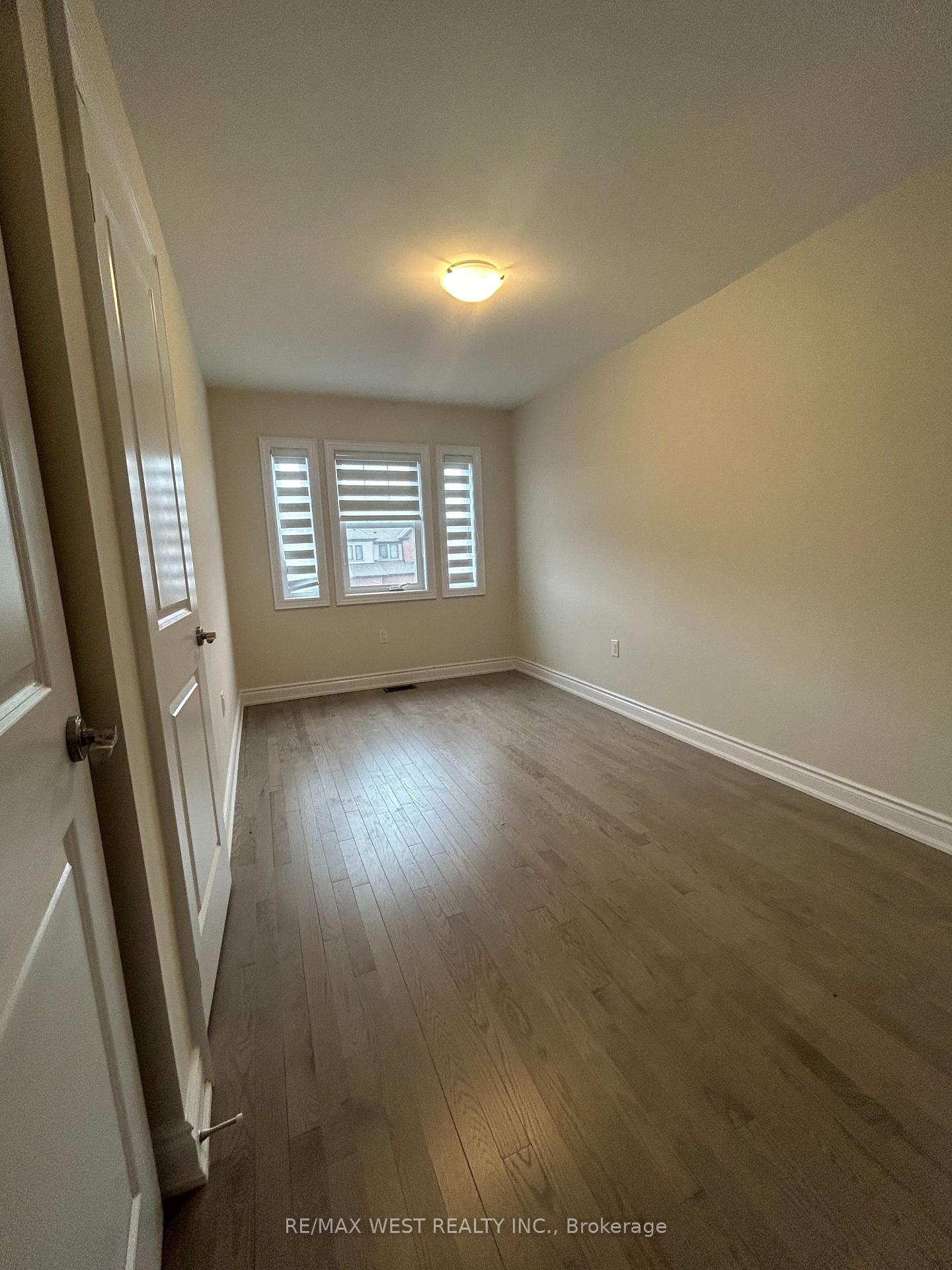 Photo 13 of 50 Lorne Thomas Place, New Tecumseth, Alliston — HOMEH