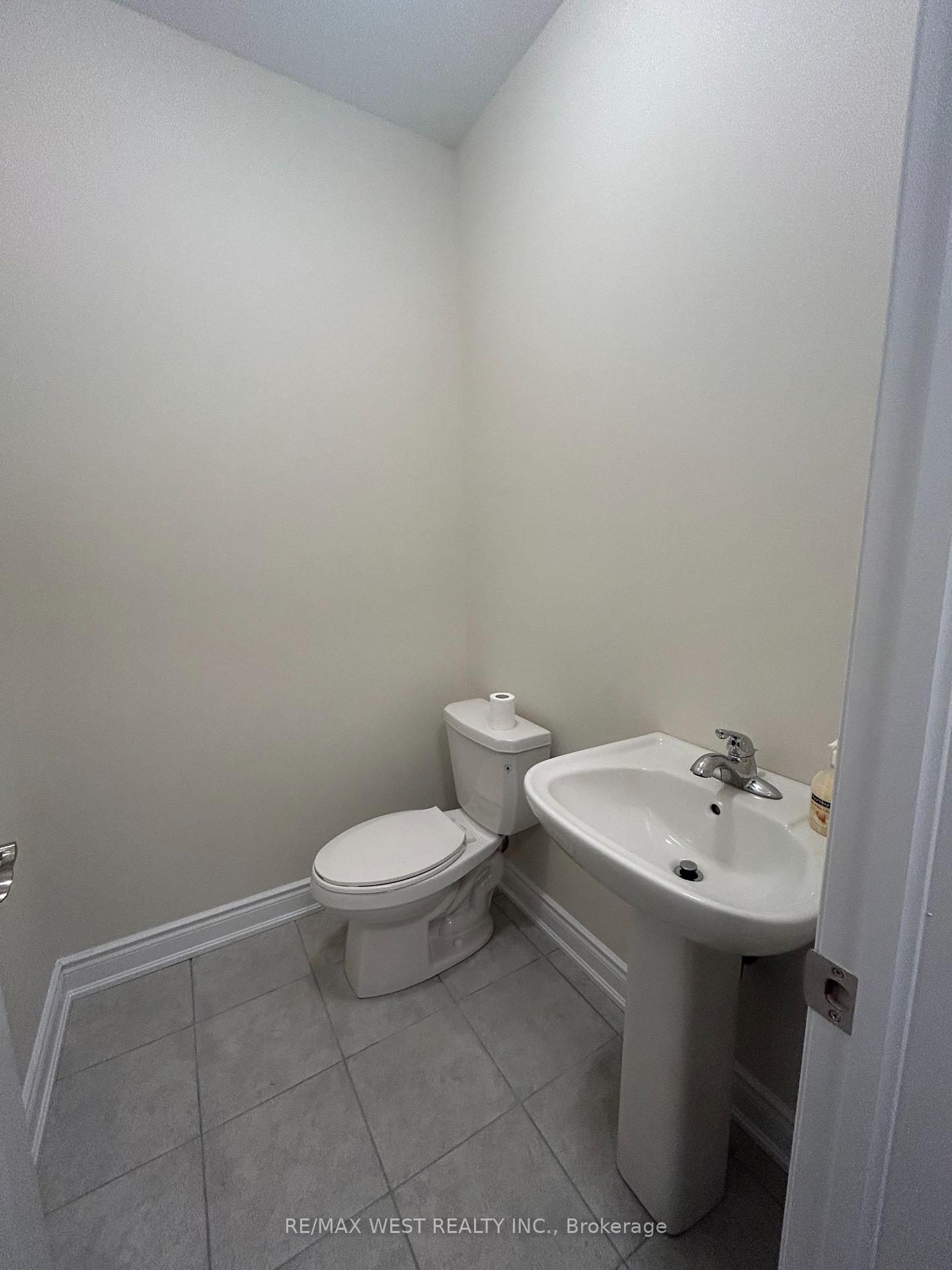 Photo 14 of 50 Lorne Thomas Place, New Tecumseth, Alliston — HOMEH