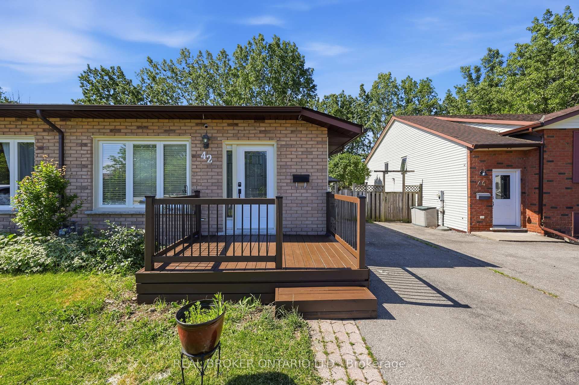 Photo 2 of 42 Terrace Avenue, Welland, Broadway — HOMEH