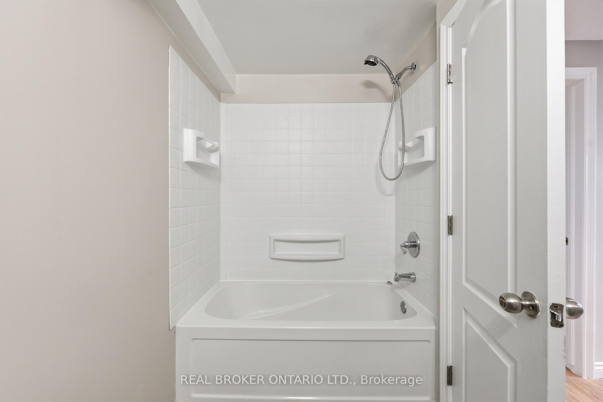 Photo 24 of 42 Terrace Avenue, Welland, Broadway — HOMEH