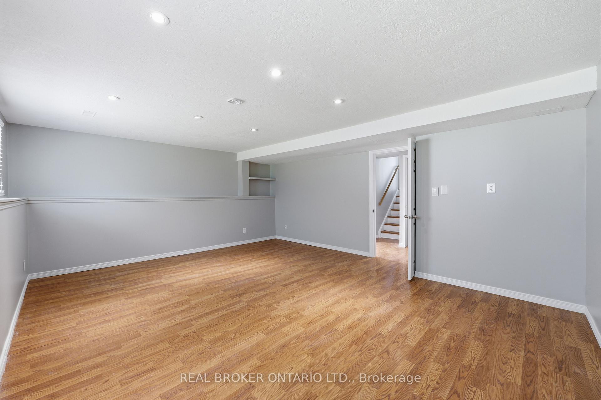 Photo 25 of 42 Terrace Avenue, Welland, Broadway — HOMEH