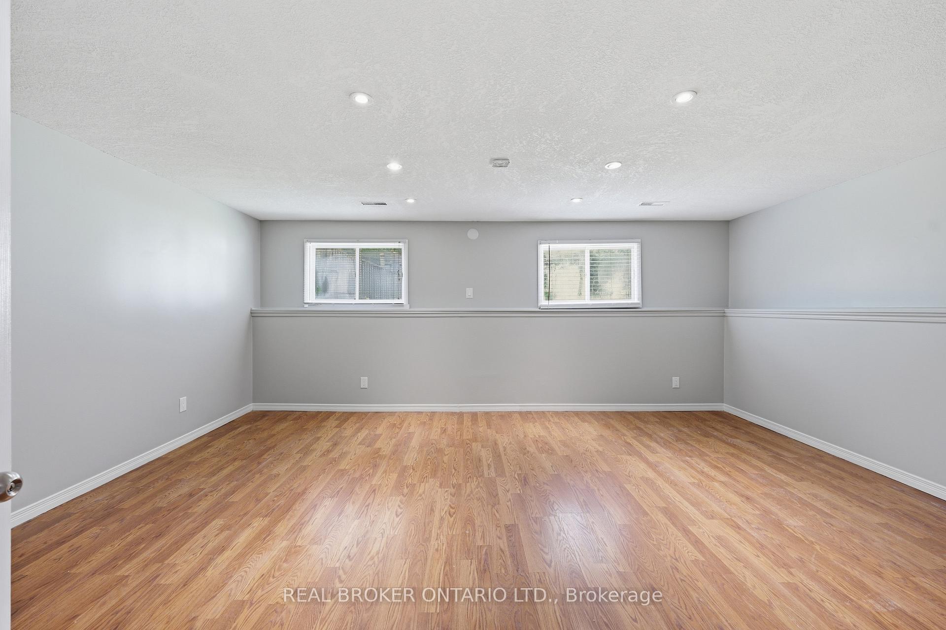 Photo 26 of 42 Terrace Avenue, Welland, Broadway — HOMEH