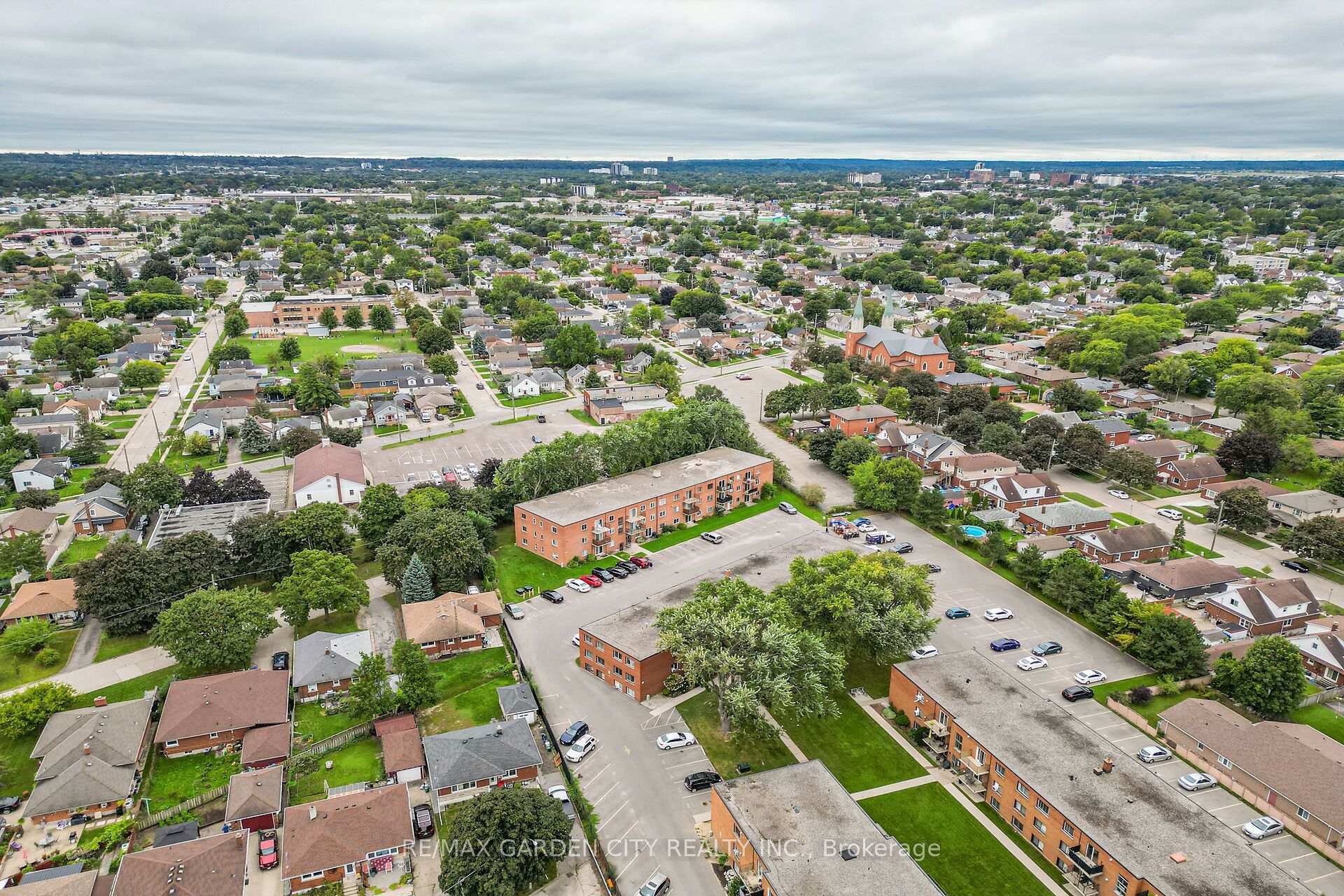 Photo 23 of Unit 37, 452 Carlton Street S, St. Catharines, Facer — HOMEH