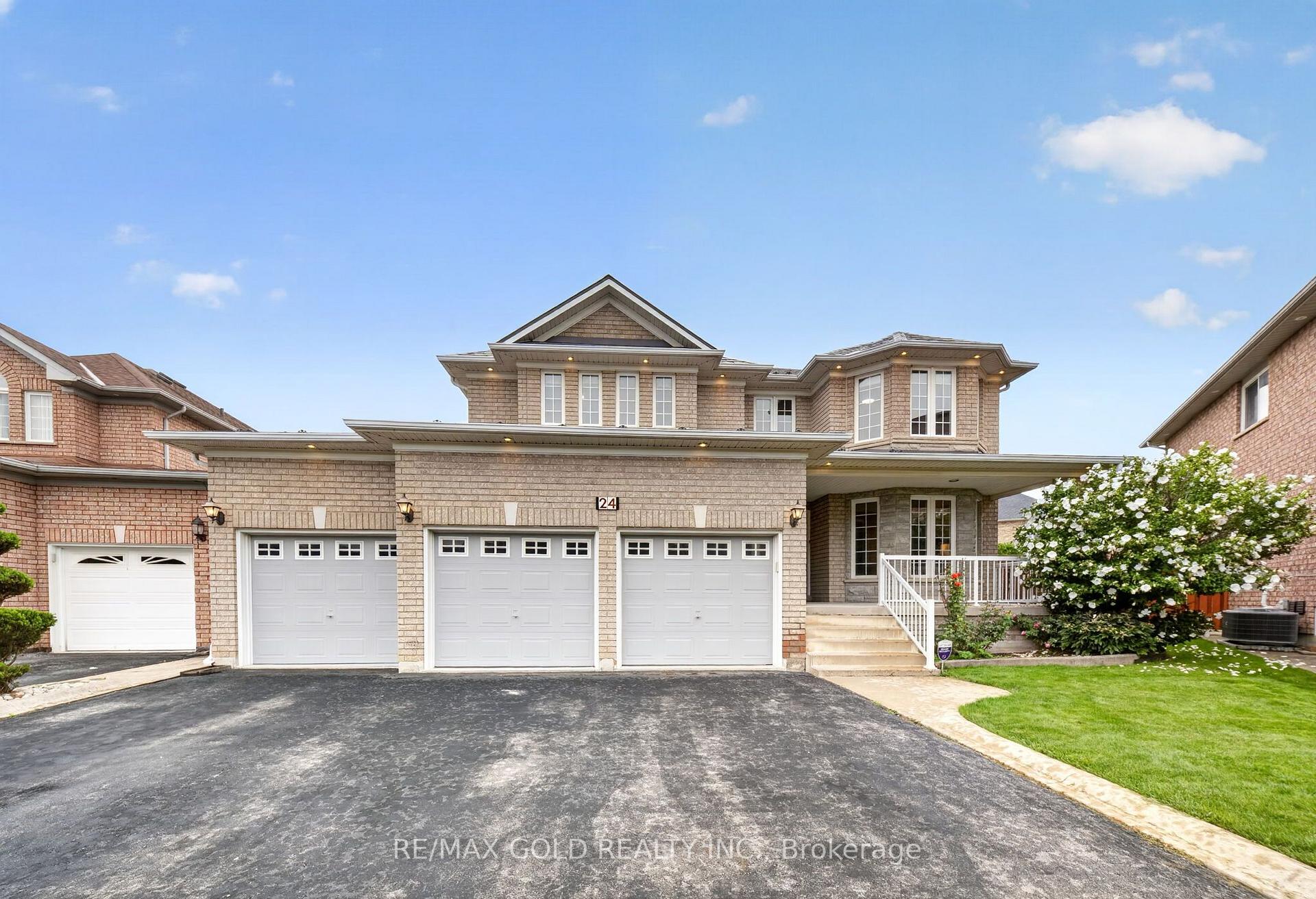 Photo 2 of 24 Quintessa Trail, Brampton, Sandringham-Wellington — HOMEH