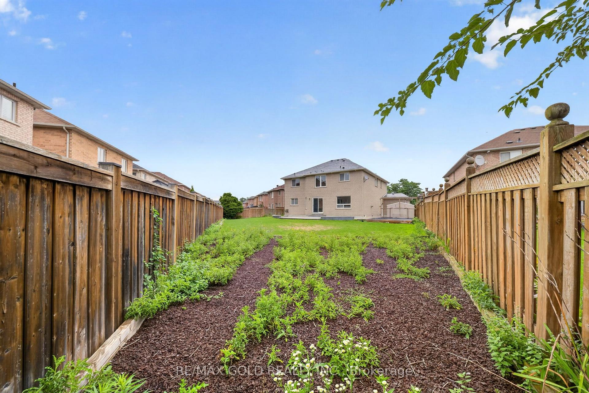 Photo 42 of 24 Quintessa Trail, Brampton, Sandringham-Wellington — HOMEH