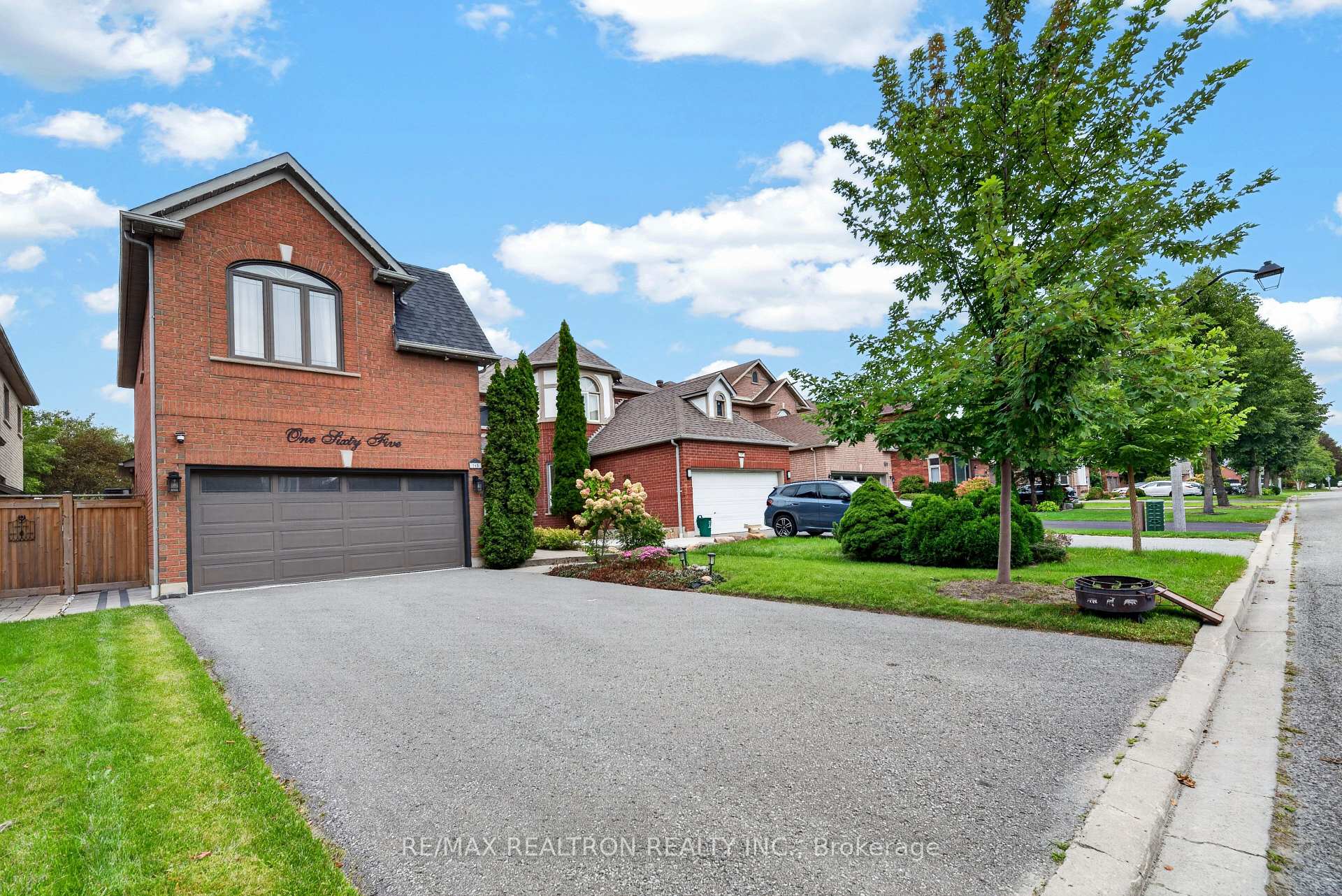 Photo 2 of 165 Thicket Crescent, Pickering, Highbush — HOMEH