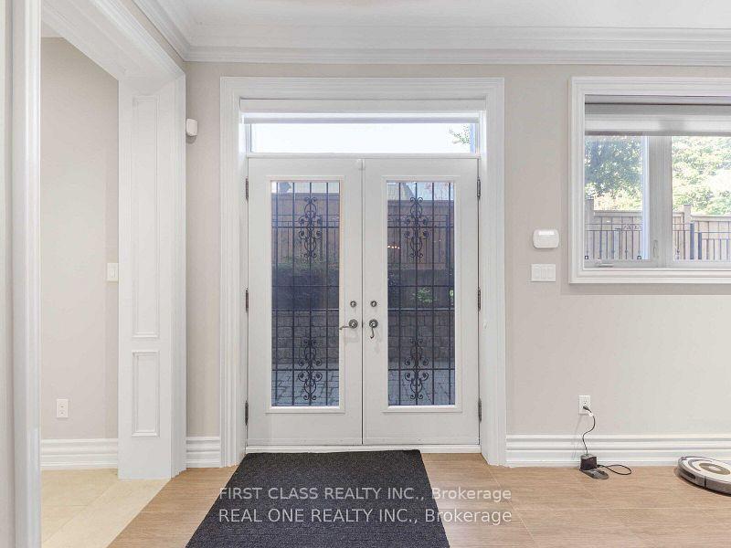 Photo 3 of 25 Dempsey Crescent, North York, St. Andrew-Windfields — HOMEH