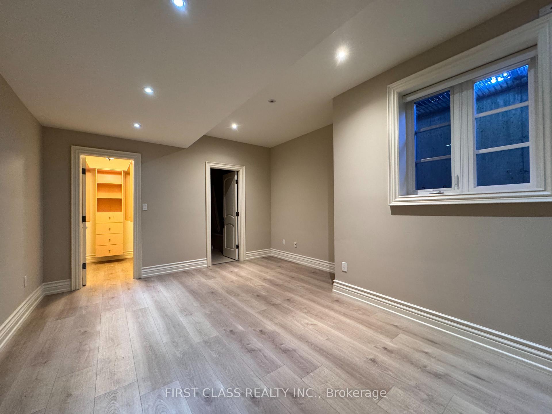 Photo 8 of 25 Dempsey Crescent, North York, St. Andrew-Windfields — HOMEH