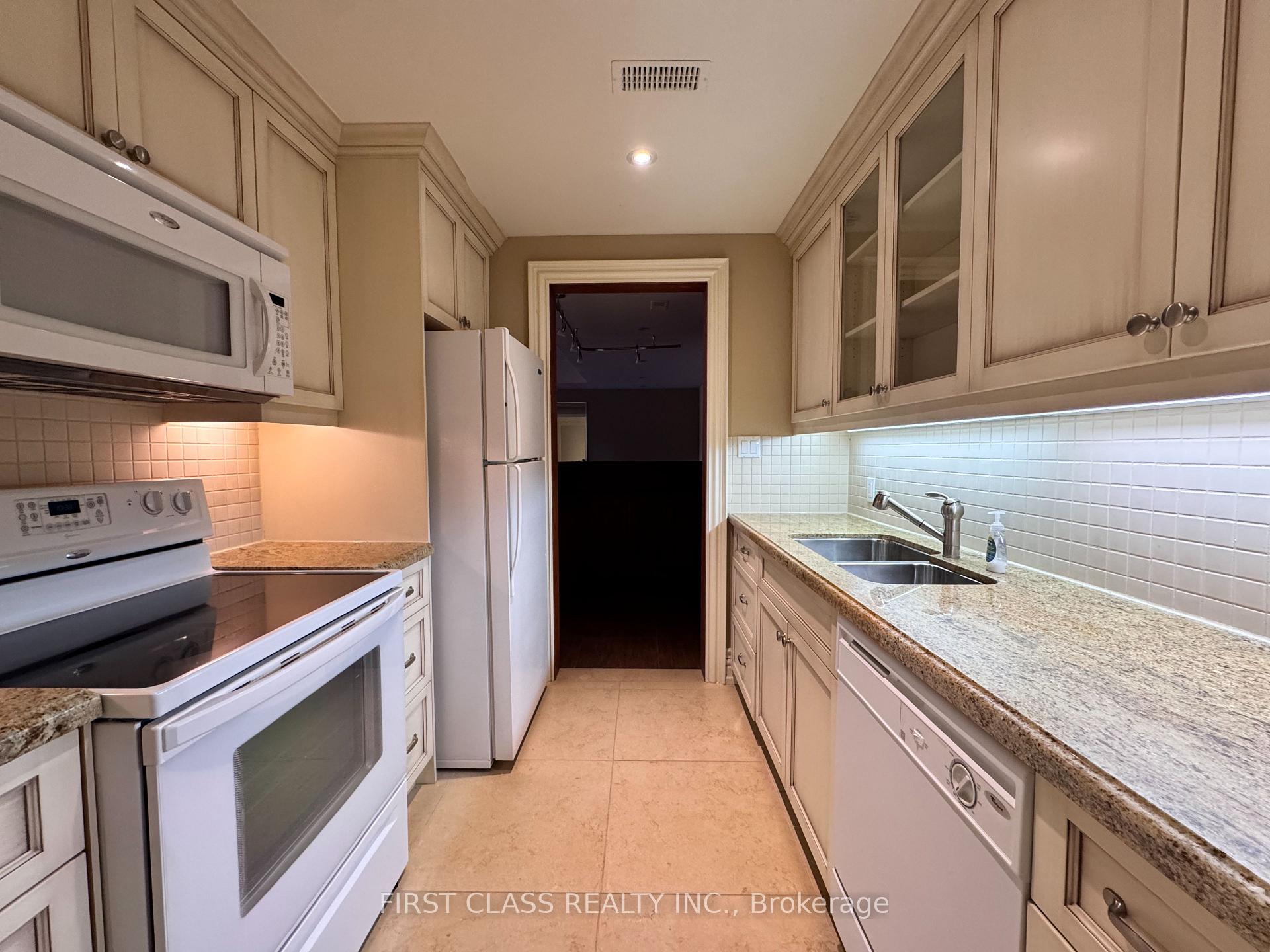 Photo 9 of 25 Dempsey Crescent, North York, St. Andrew-Windfields — HOMEH