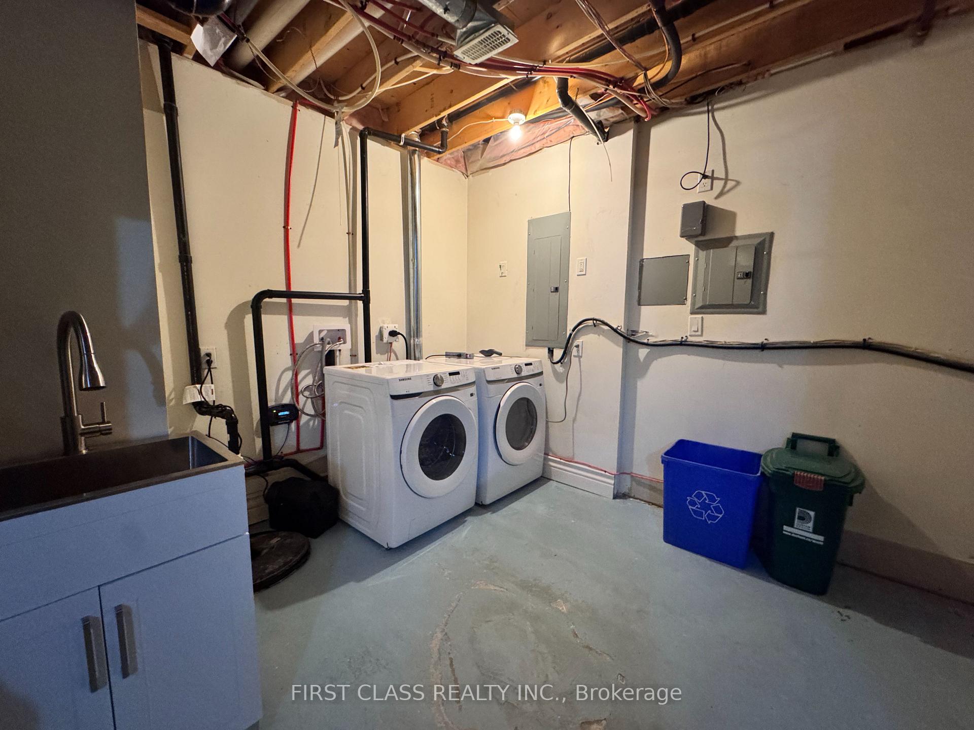 Photo 18 of 25 Dempsey Crescent, North York, St. Andrew-Windfields — HOMEH