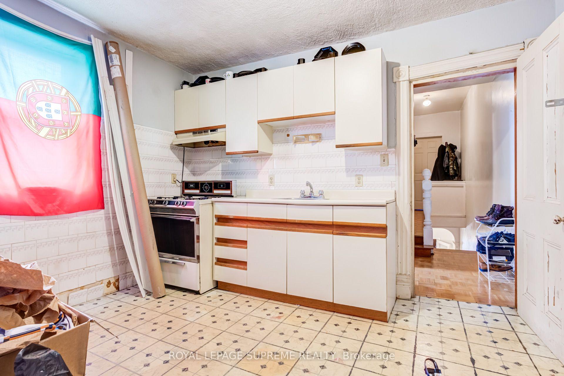 Photo 34 of 259 Brock Avenue, Toronto, Little Portugal — HOMEH