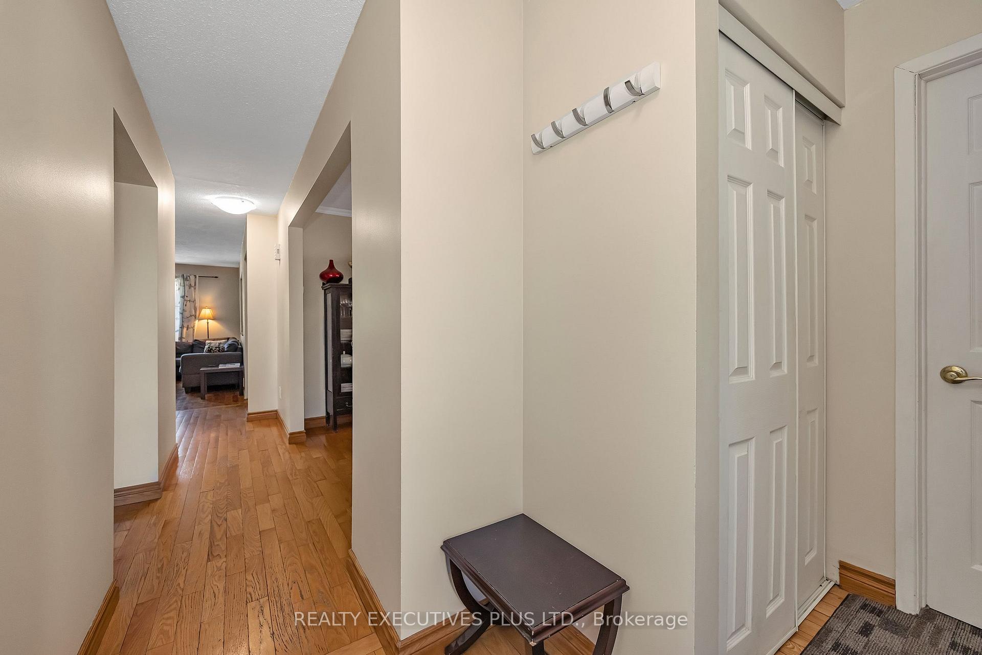 Photo 5 of 1649 Tupello Way, Ottawa, Fallingbrook/Pineridge — HOMEH
