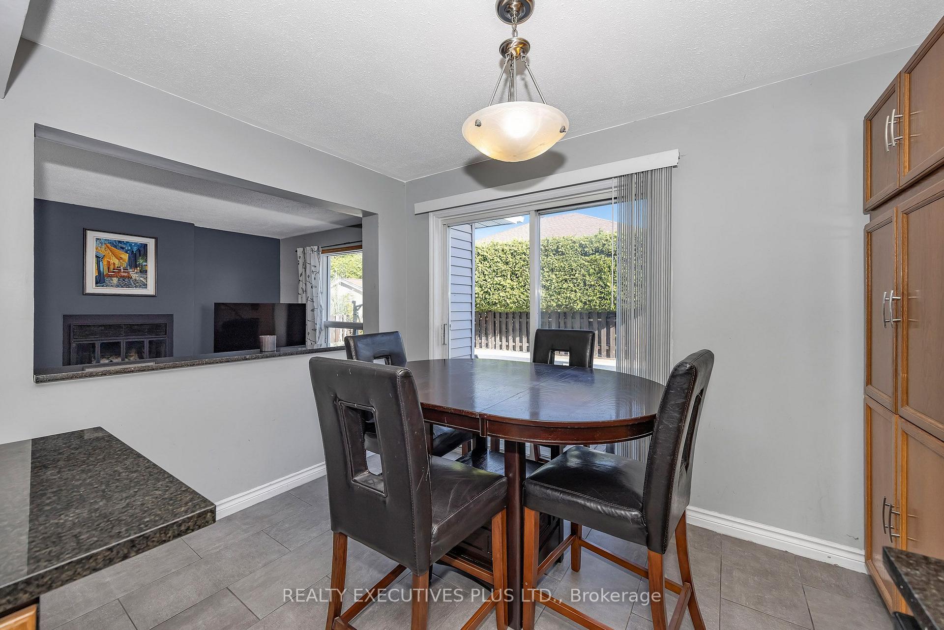Photo 14 of 1649 Tupello Way, Ottawa, Fallingbrook/Pineridge — HOMEH