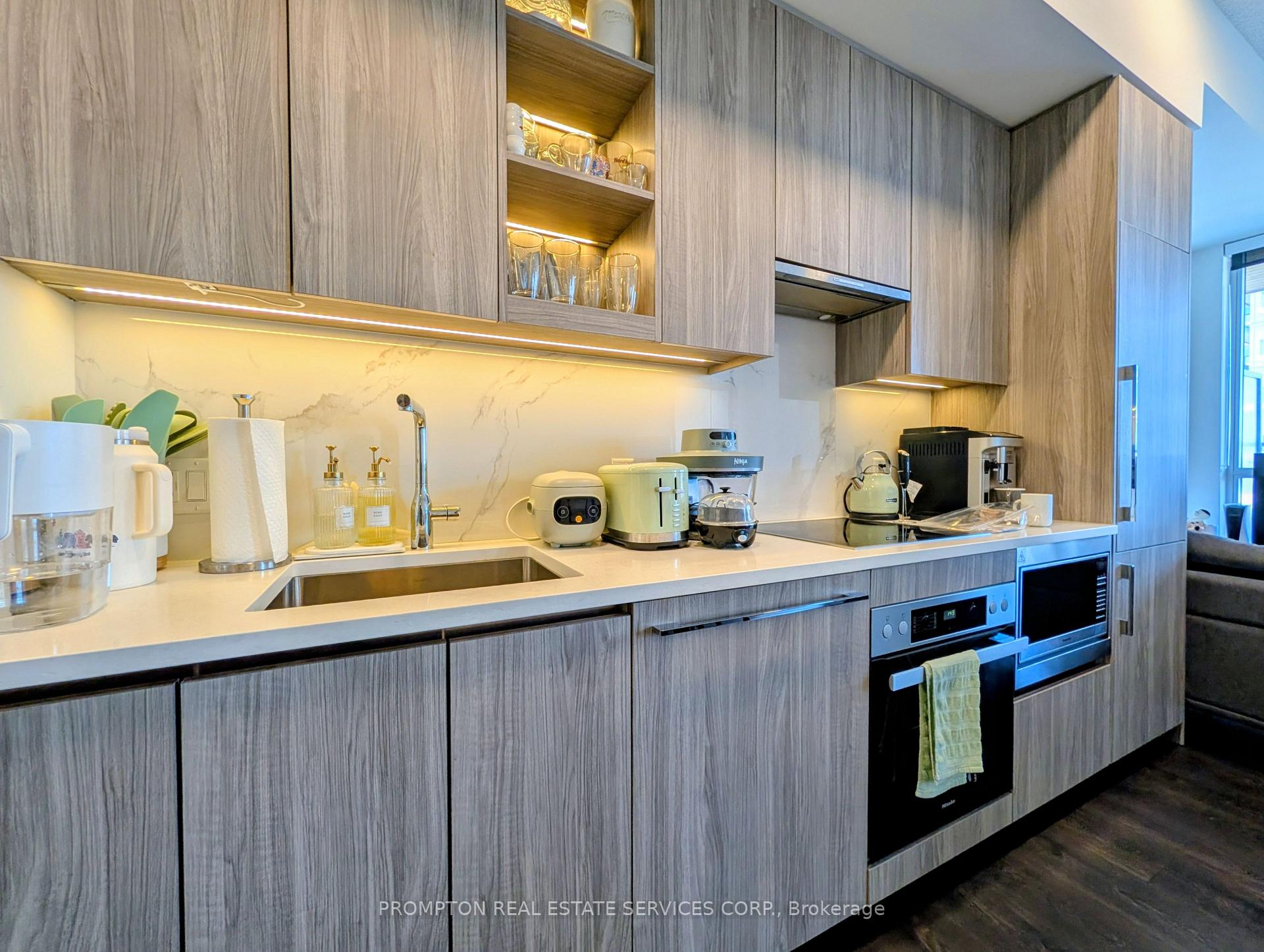 Photo 3 of Unit 601, 27 McMahon Drive, North York, Bayview Village — HOMEH