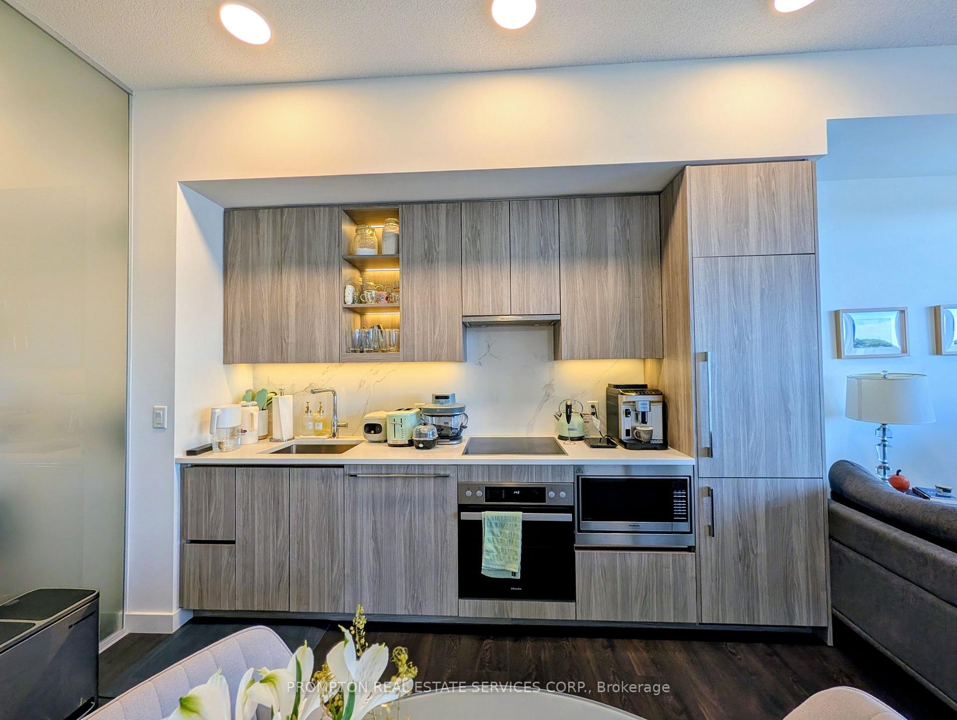 Photo 7 of Unit 601, 27 McMahon Drive, North York, Bayview Village — HOMEH