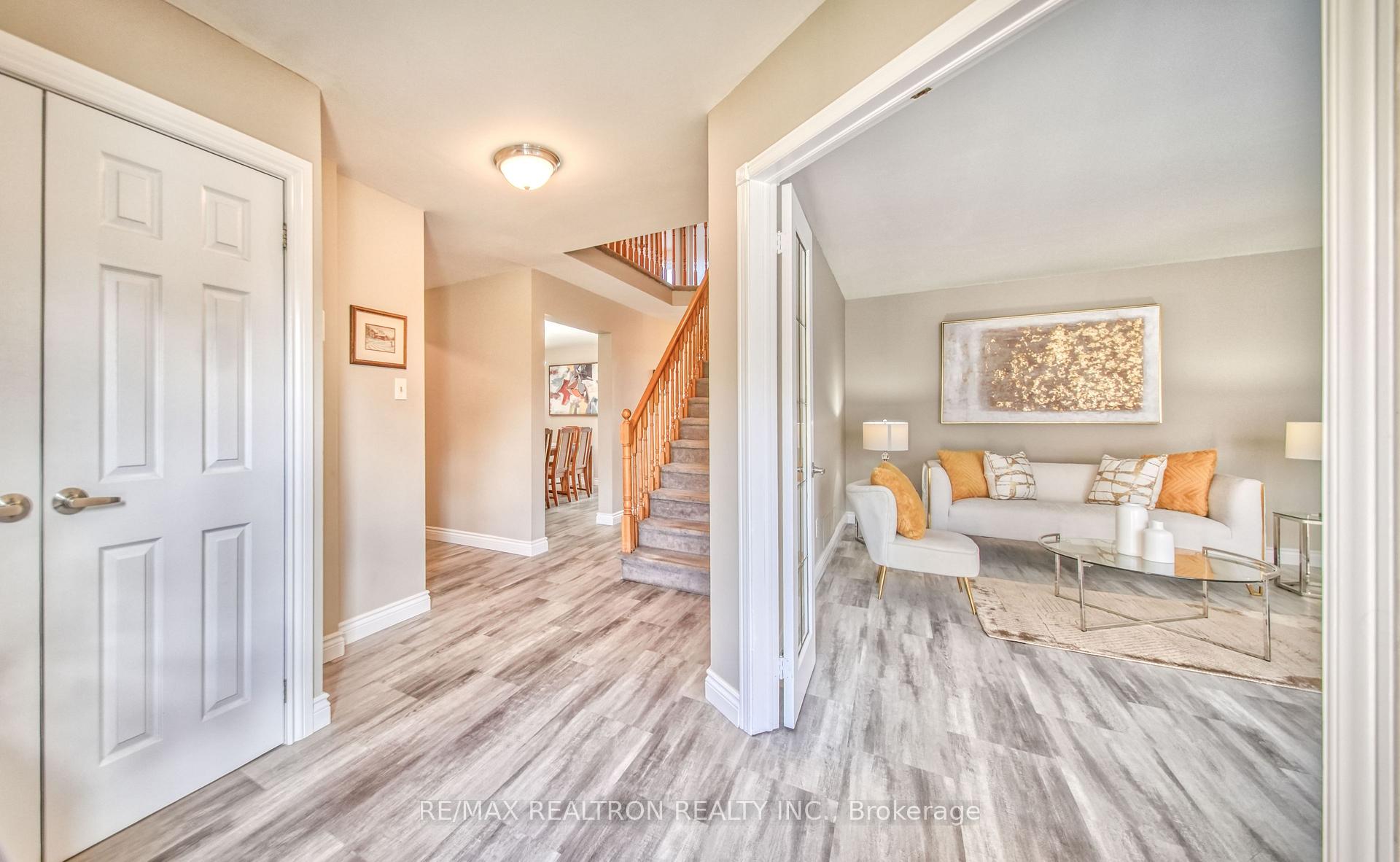 Photo 4 of 3 Raine Drive, Ajax, Central — HOMEH