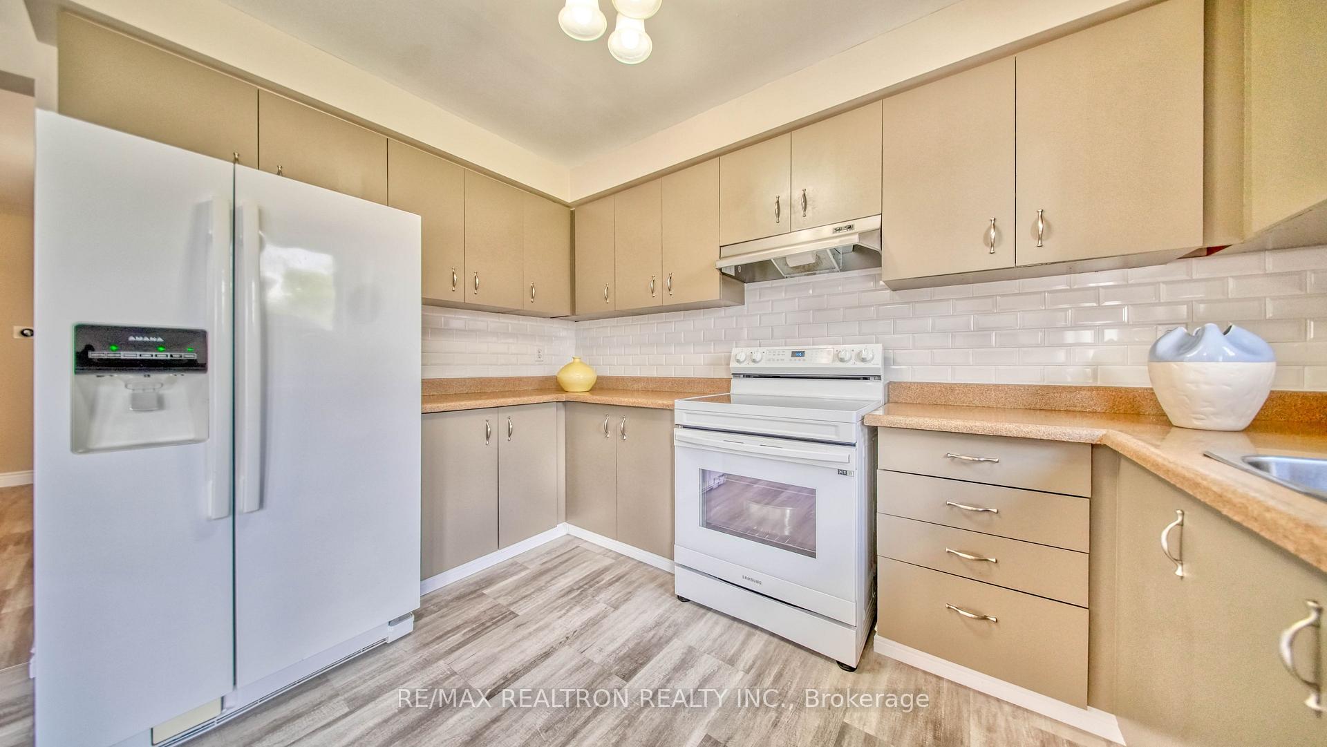 Photo 18 of 3 Raine Drive, Ajax, Central — HOMEH