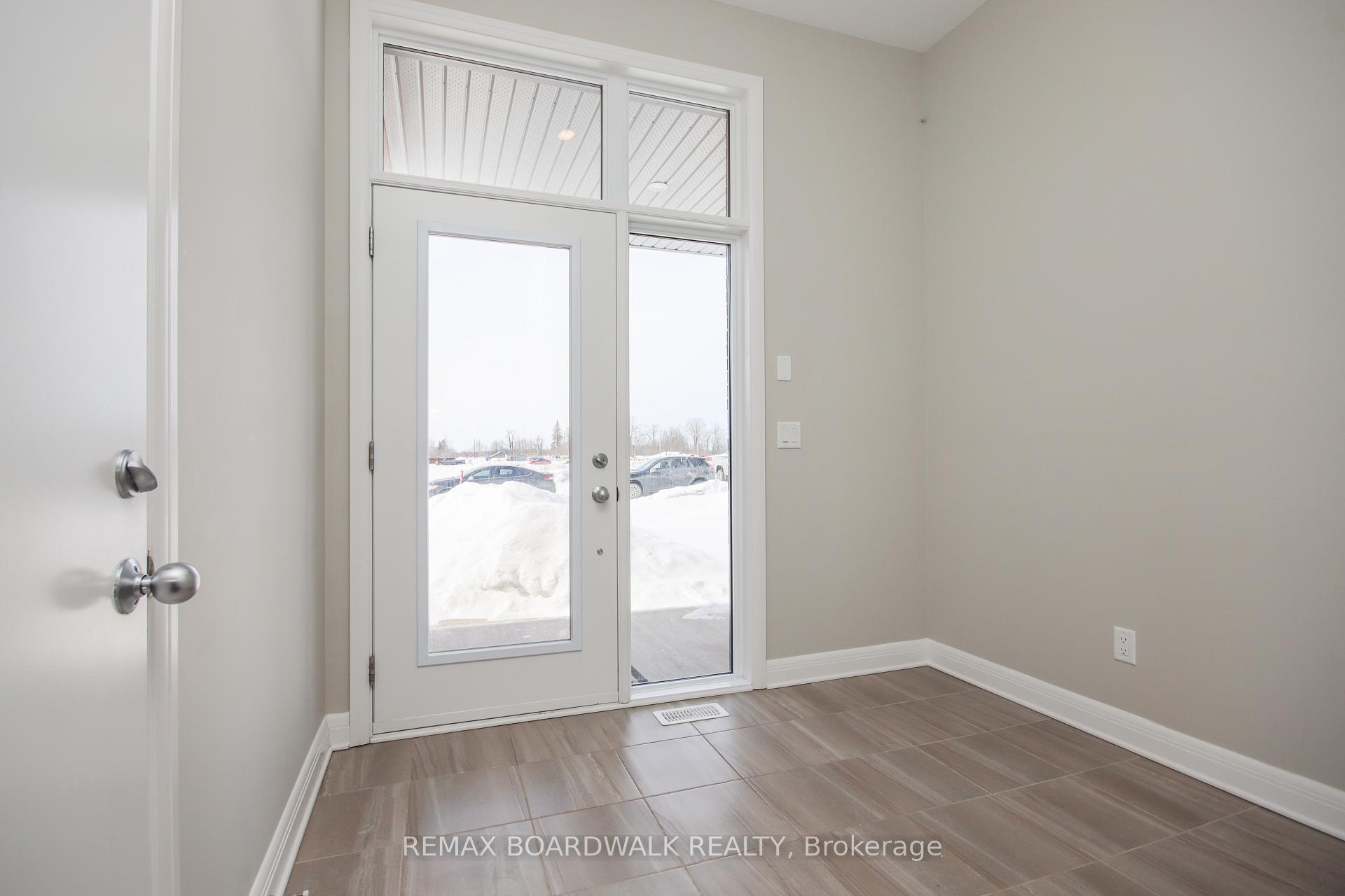 Photo 4 of 74 Michael Stoqua Street, Ottawa, CFB Rockcliffe and Area — HOMEH
