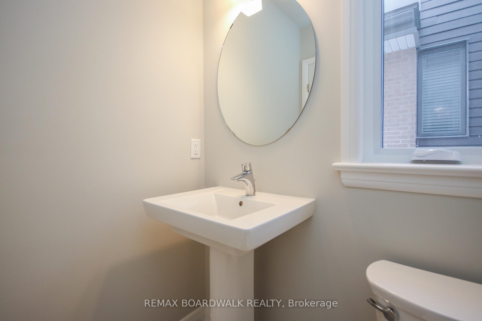Photo 5 of 74 Michael Stoqua Street, Ottawa, CFB Rockcliffe and Area — HOMEH