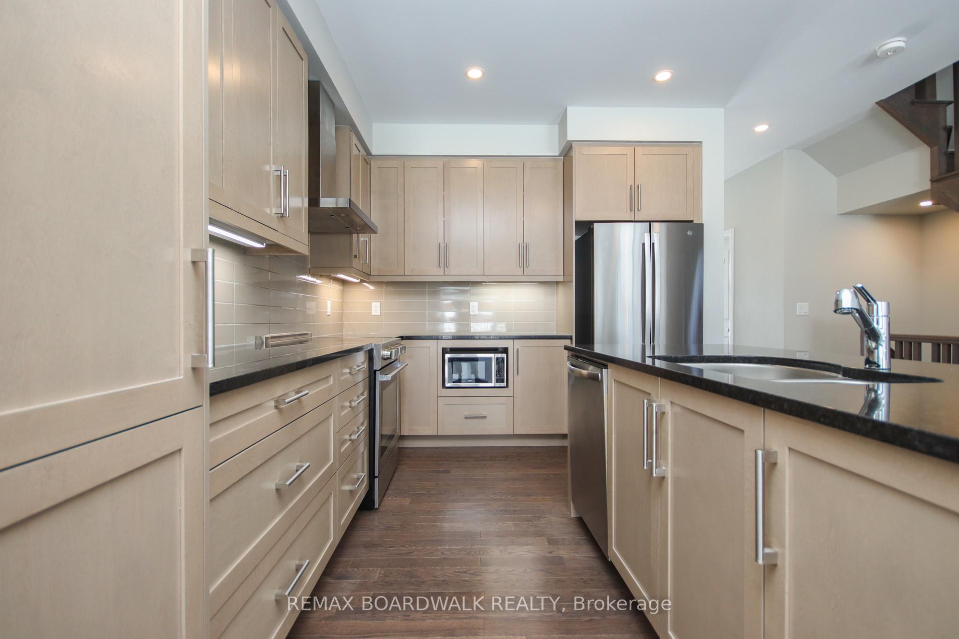 Photo 6 of 74 Michael Stoqua Street, Ottawa, CFB Rockcliffe and Area — HOMEH