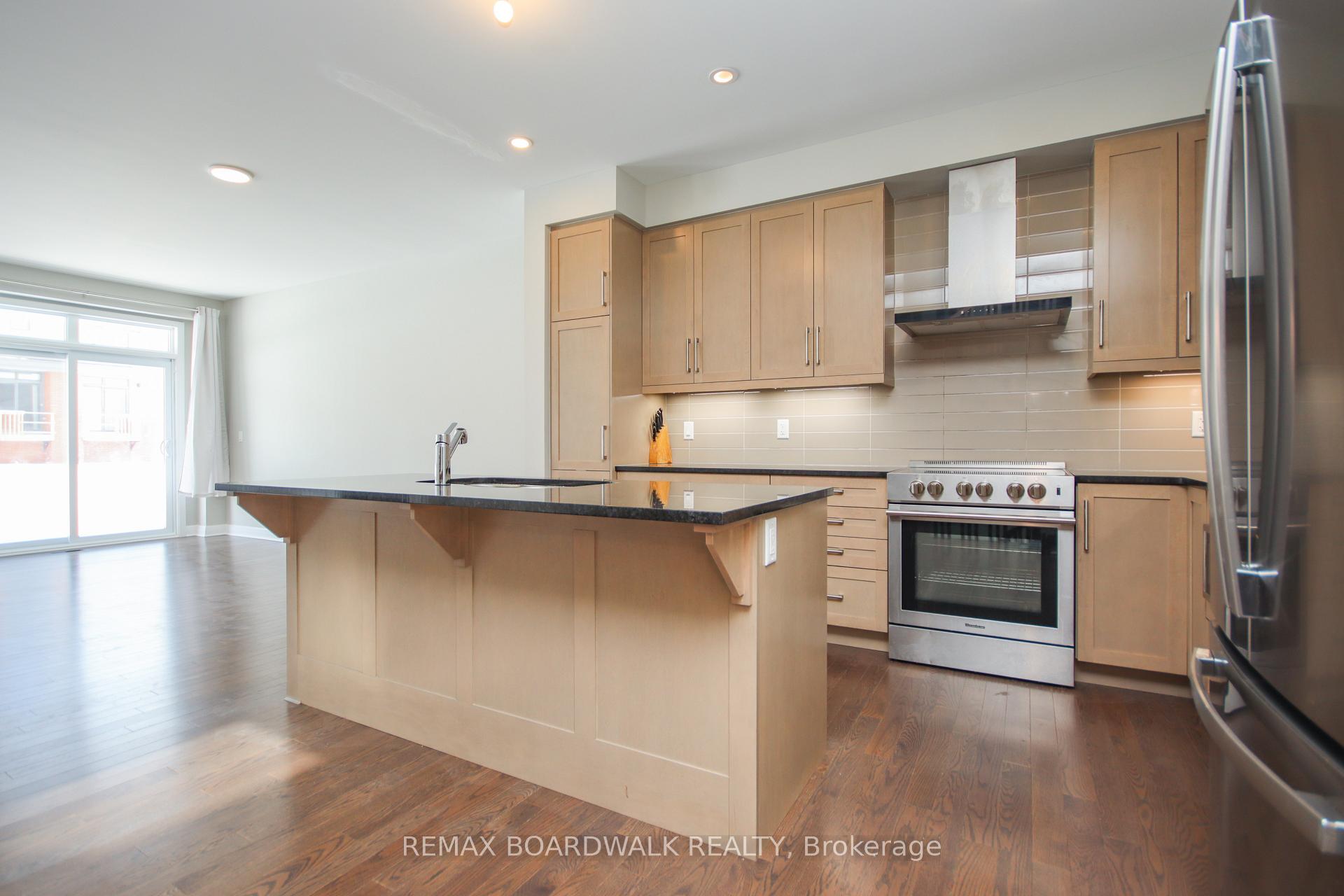 Photo 8 of 74 Michael Stoqua Street, Ottawa, CFB Rockcliffe and Area — HOMEH
