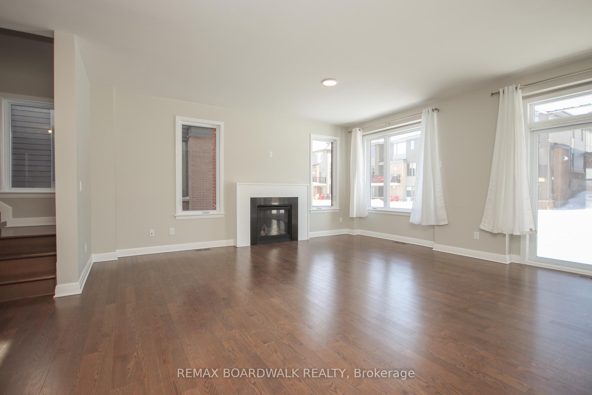 Photo 9 of 74 Michael Stoqua Street, Ottawa, CFB Rockcliffe and Area — HOMEH