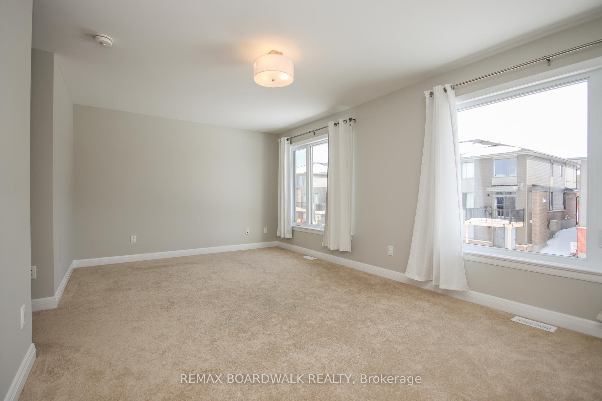 Photo 15 of 74 Michael Stoqua Street, Ottawa, CFB Rockcliffe and Area — HOMEH