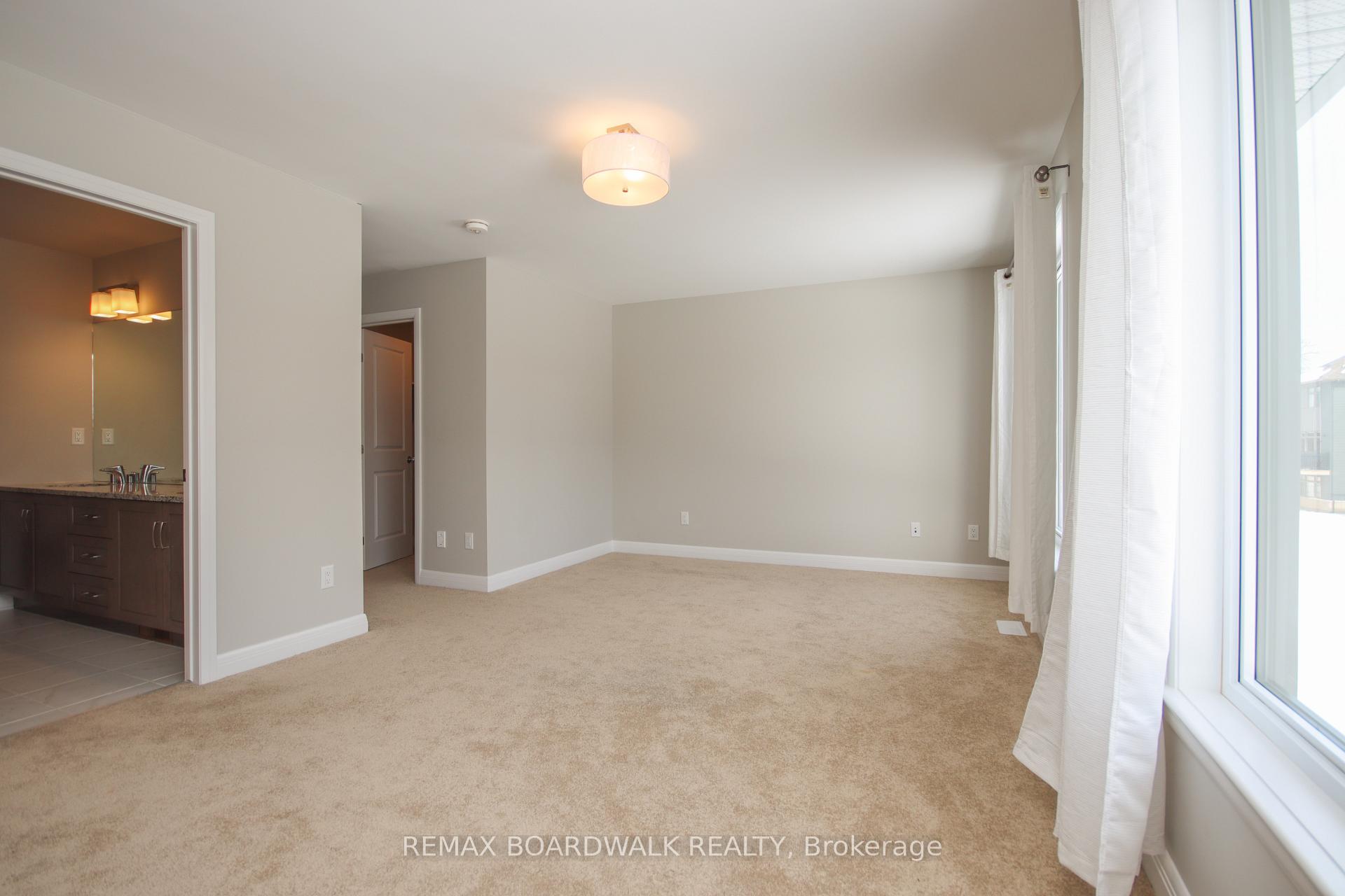 Photo 16 of 74 Michael Stoqua Street, Ottawa, CFB Rockcliffe and Area — HOMEH