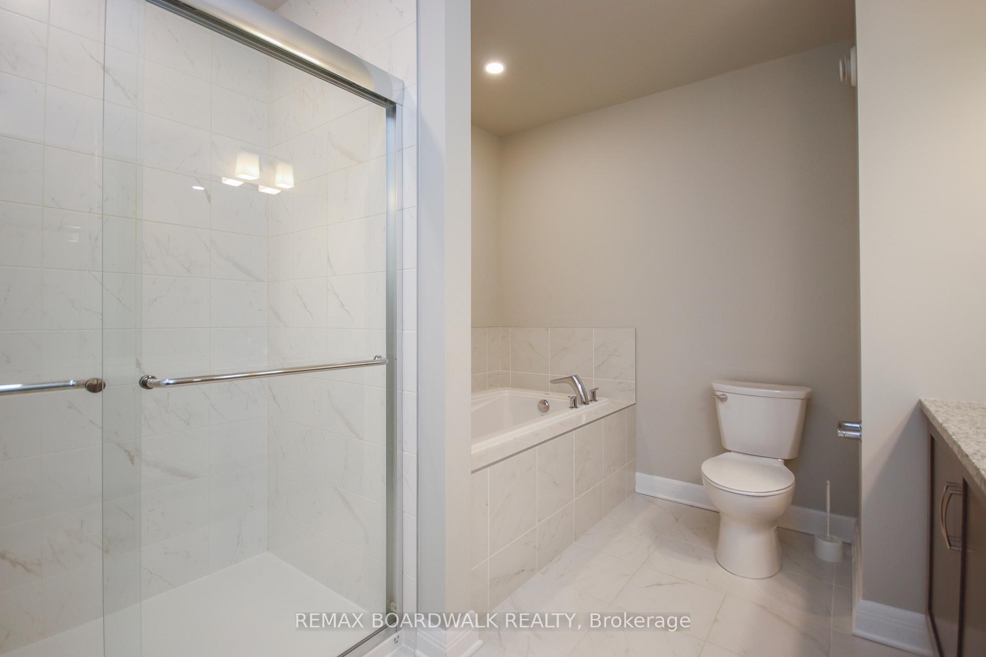Photo 18 of 74 Michael Stoqua Street, Ottawa, CFB Rockcliffe and Area — HOMEH