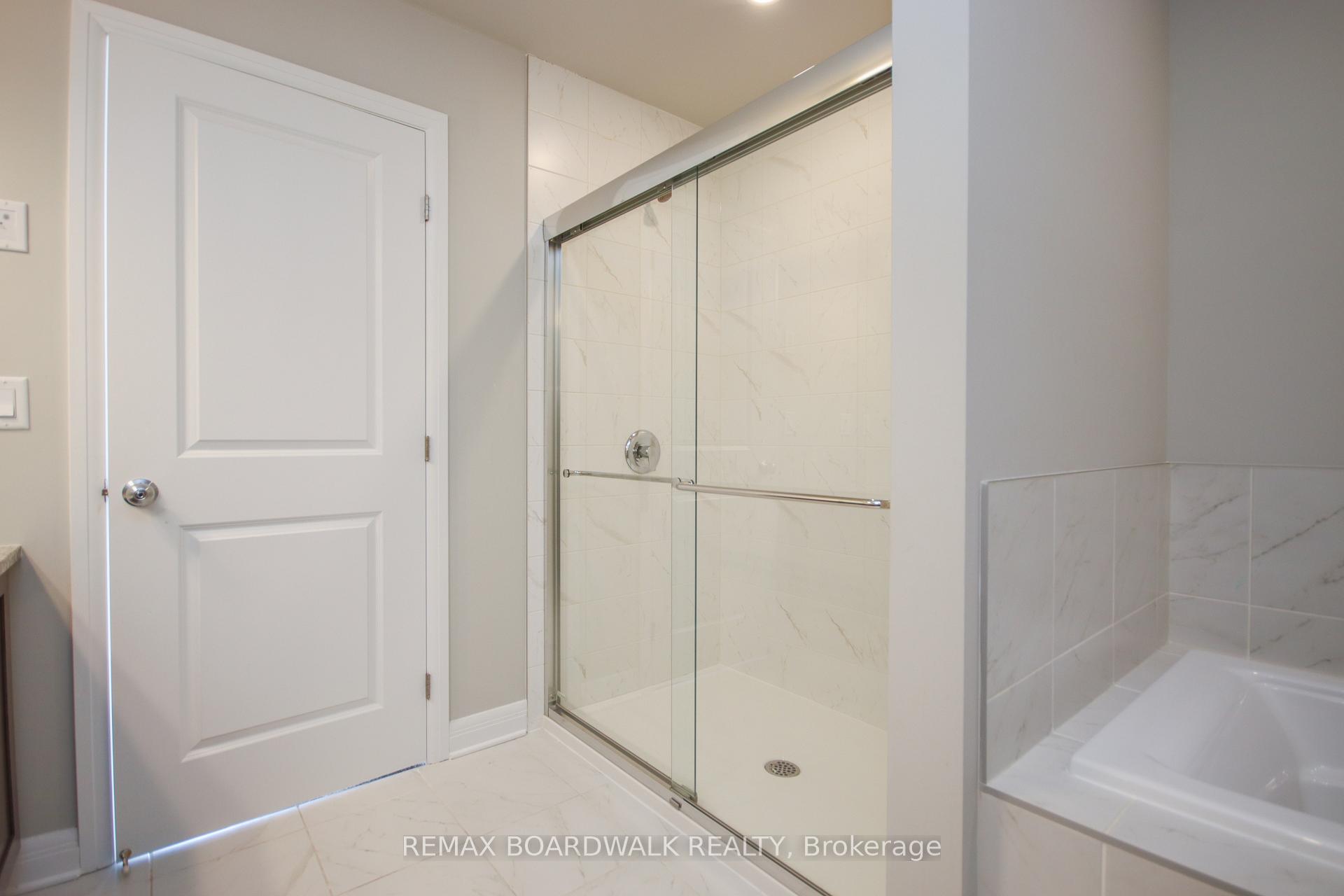 Photo 19 of 74 Michael Stoqua Street, Ottawa, CFB Rockcliffe and Area — HOMEH