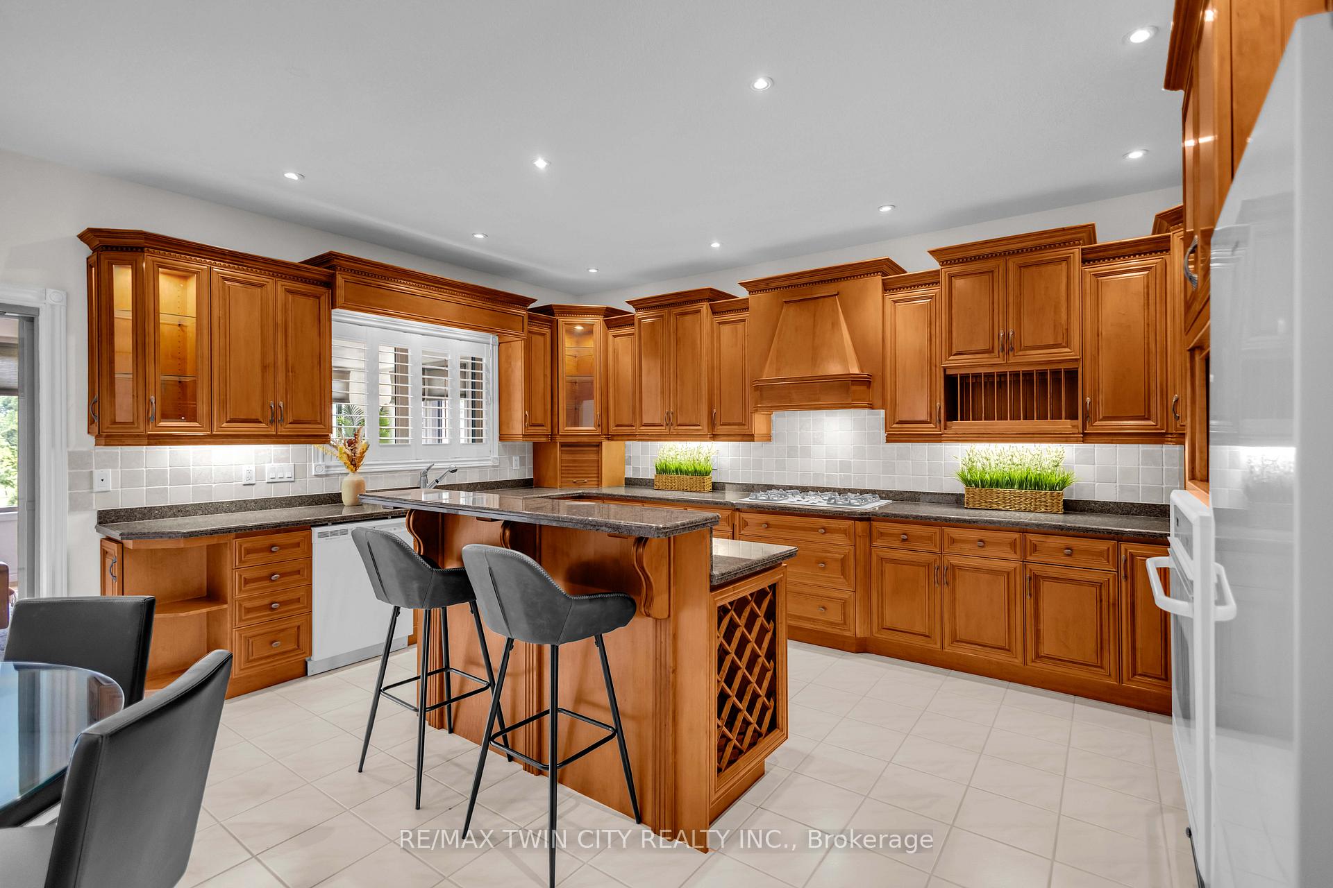 Photo 11 of 302 German School Road, Brant, Paris — HOMEH