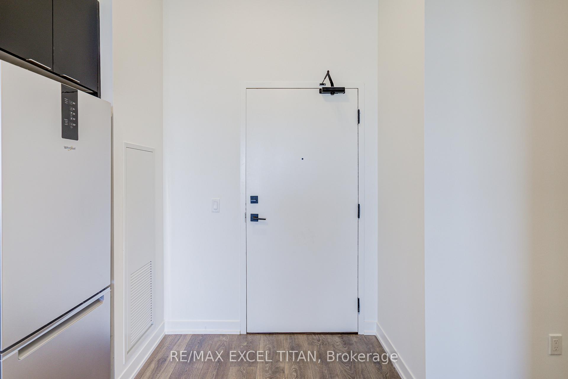 Photo 3 of Unit 3003, 498 Caldari Road N, Vaughan, Concord — HOMEH