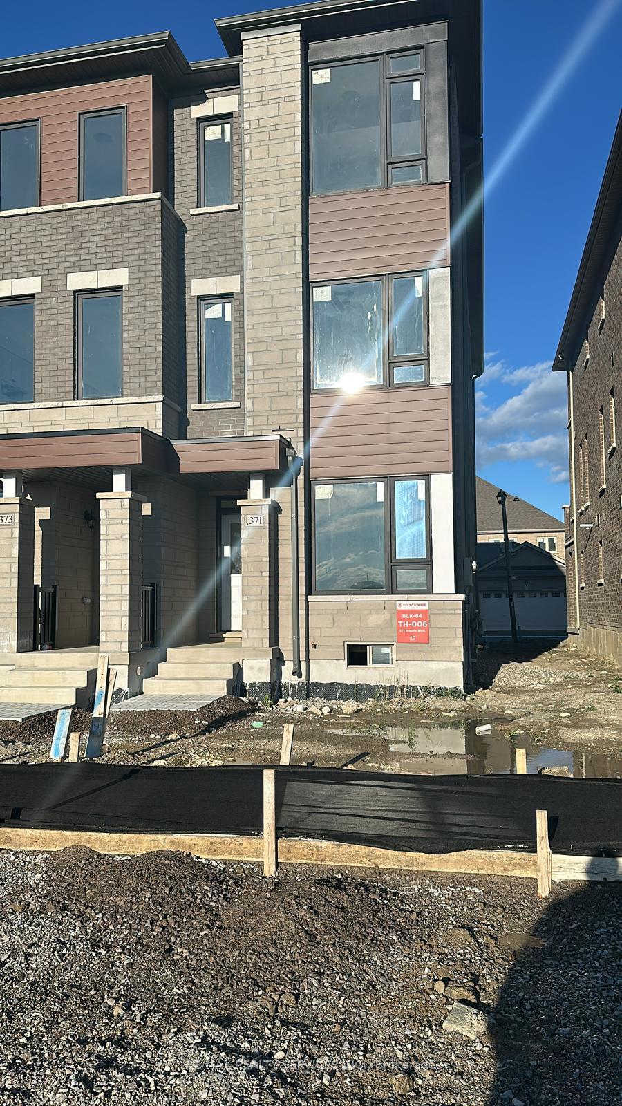 Photo 3 of 371 Inspire Boulevard, Brampton, Sandringham-Wellington North — HOMEH