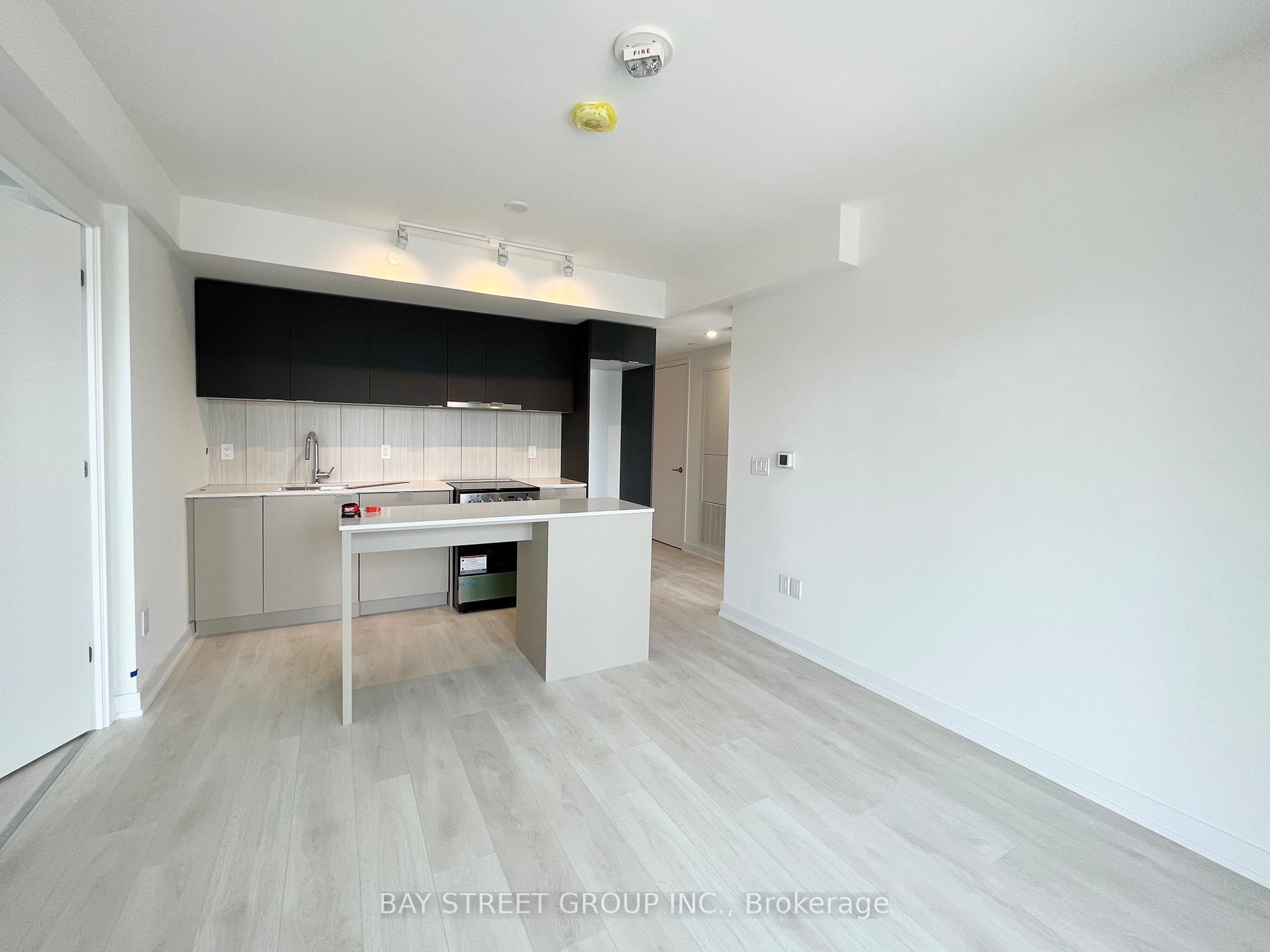 Photo 6 of Unit 817, 8 Tippett Road, North York, Clanton Park — HOMEH
