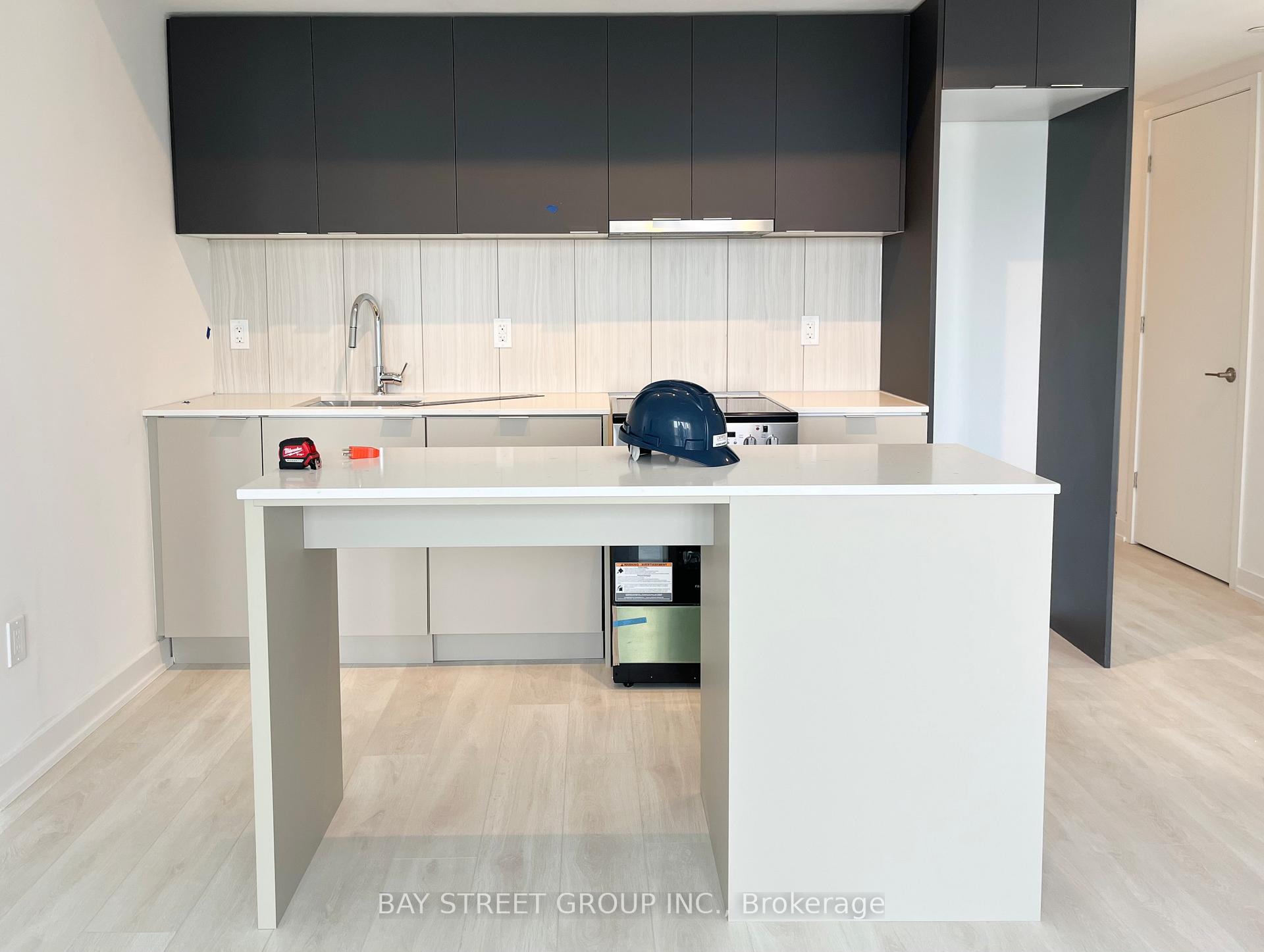 Photo 7 of Unit 817, 8 Tippett Road, North York, Clanton Park — HOMEH