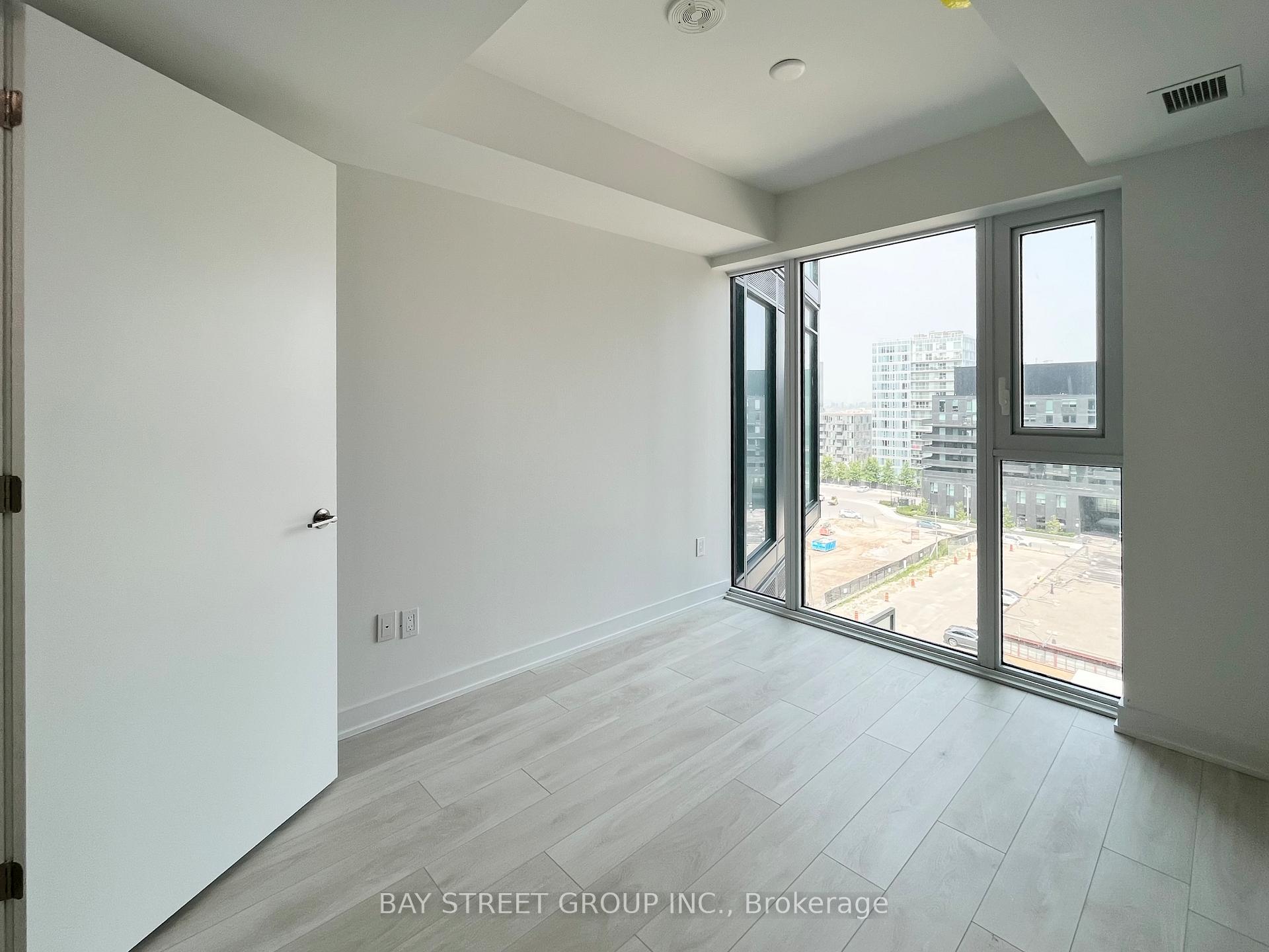 Photo 14 of Unit 817, 8 Tippett Road, North York, Clanton Park — HOMEH