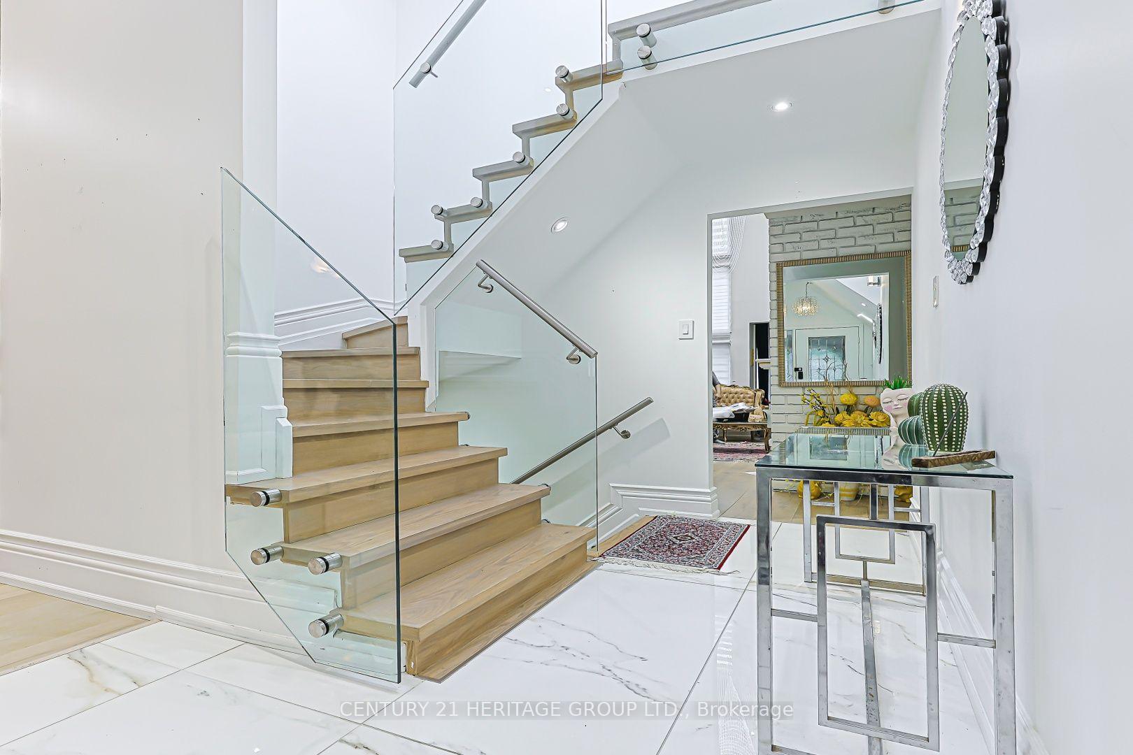 Photo 6 of 62 Greencroft Crescent, Markham, Unionville — HOMEH