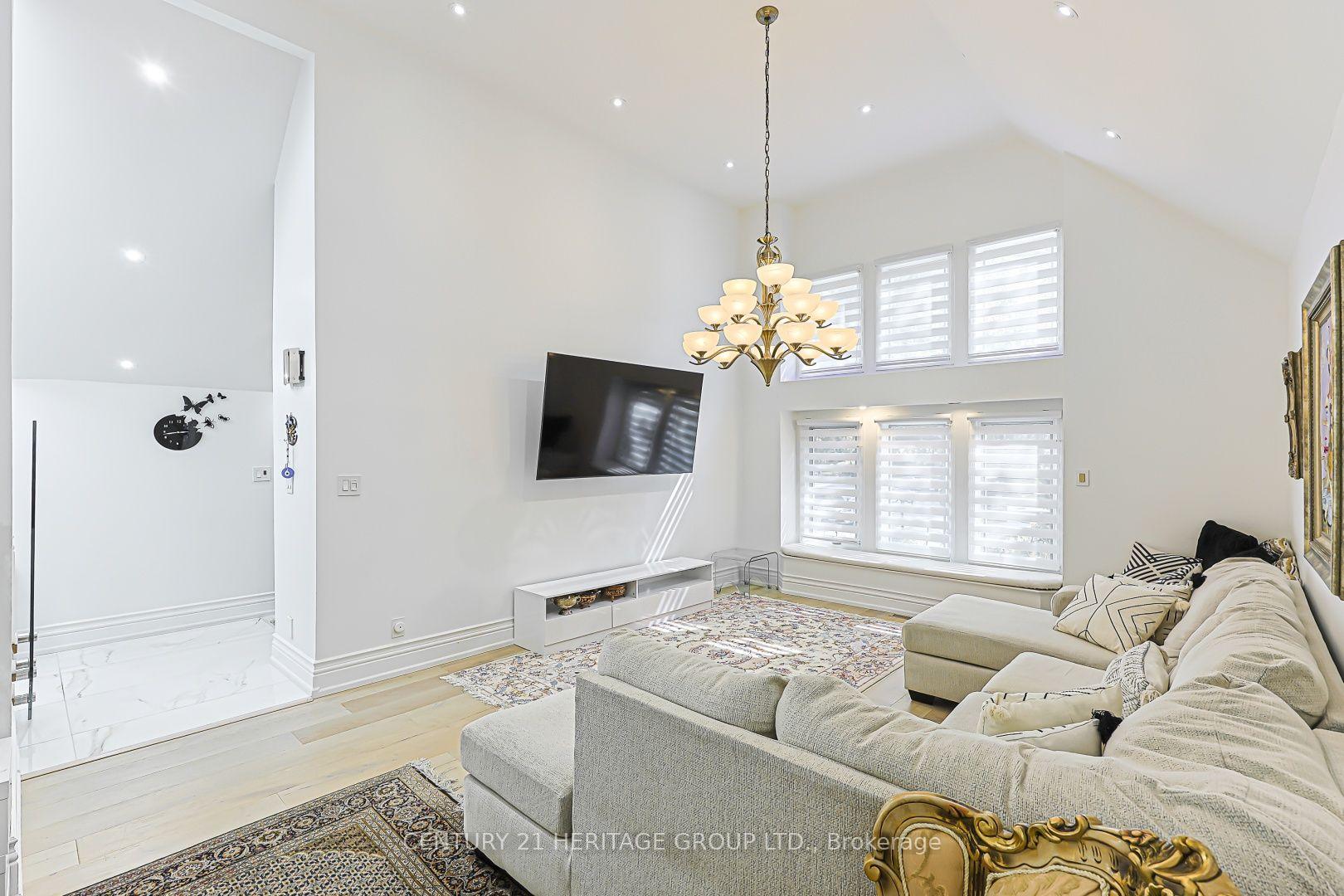 Photo 7 of 62 Greencroft Crescent, Markham, Unionville — HOMEH