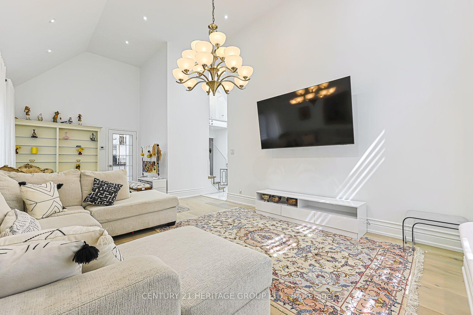 Photo 8 of 62 Greencroft Crescent, Markham, Unionville — HOMEH