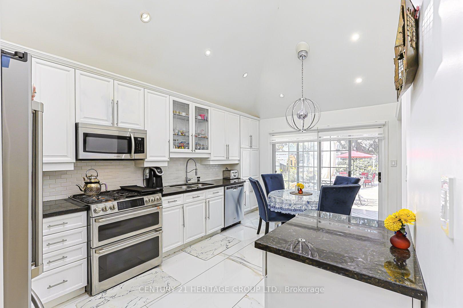 Photo 10 of 62 Greencroft Crescent, Markham, Unionville — HOMEH