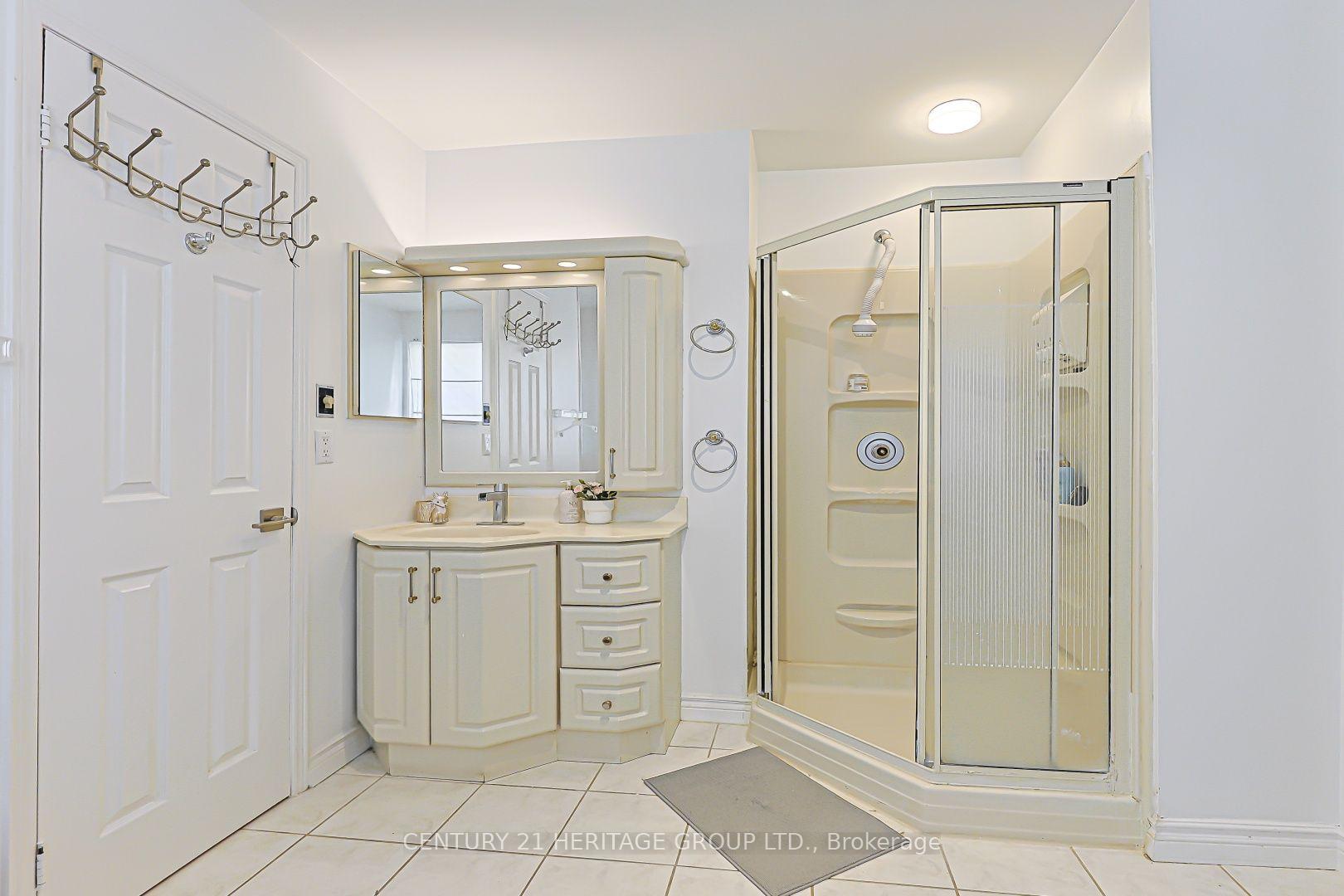 Photo 20 of 62 Greencroft Crescent, Markham, Unionville — HOMEH