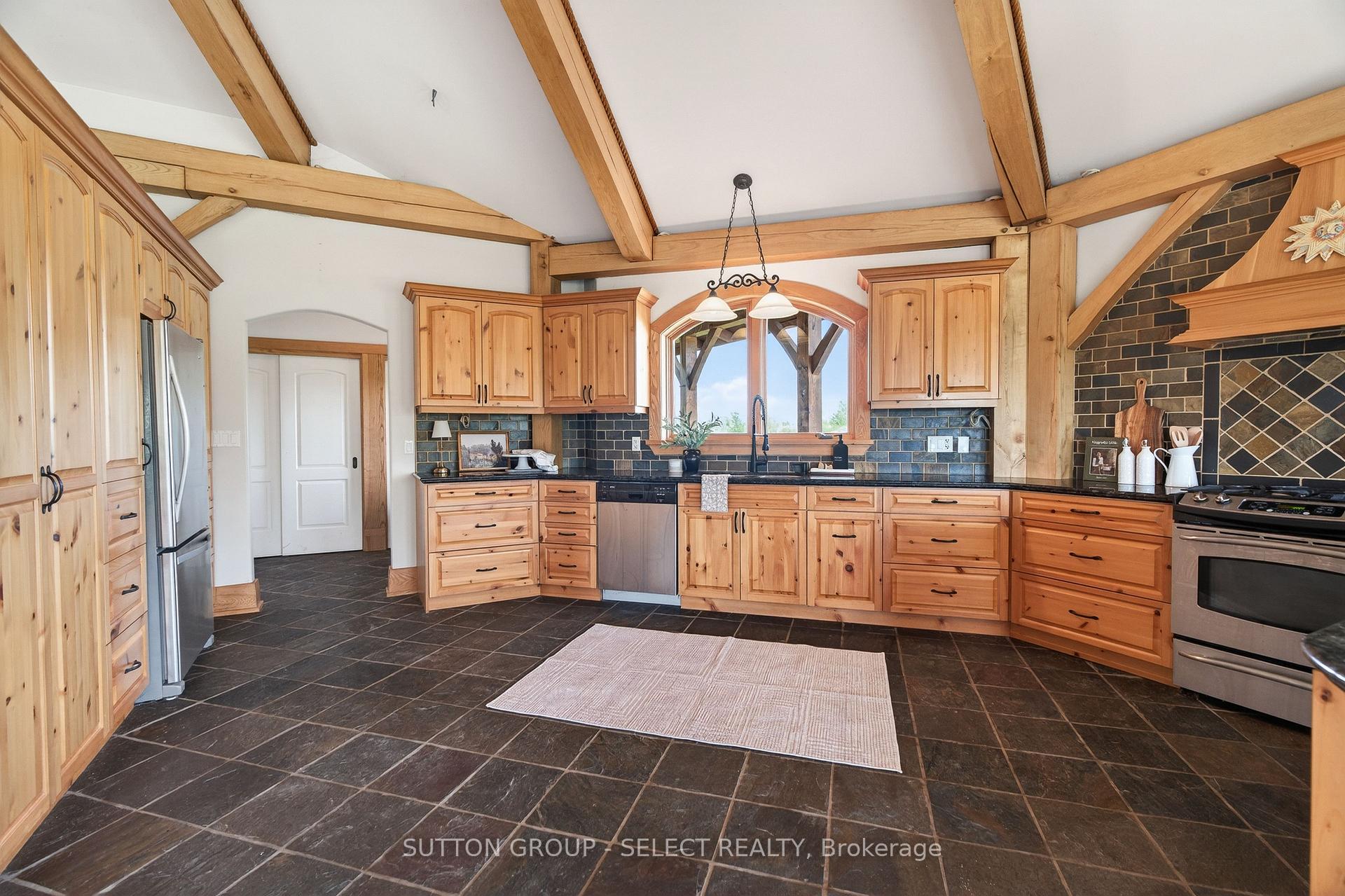 Photo 5 of 21170 Mayfair Road, Southwest Middlesex, Rural Southwest Middlesex — HOMEH