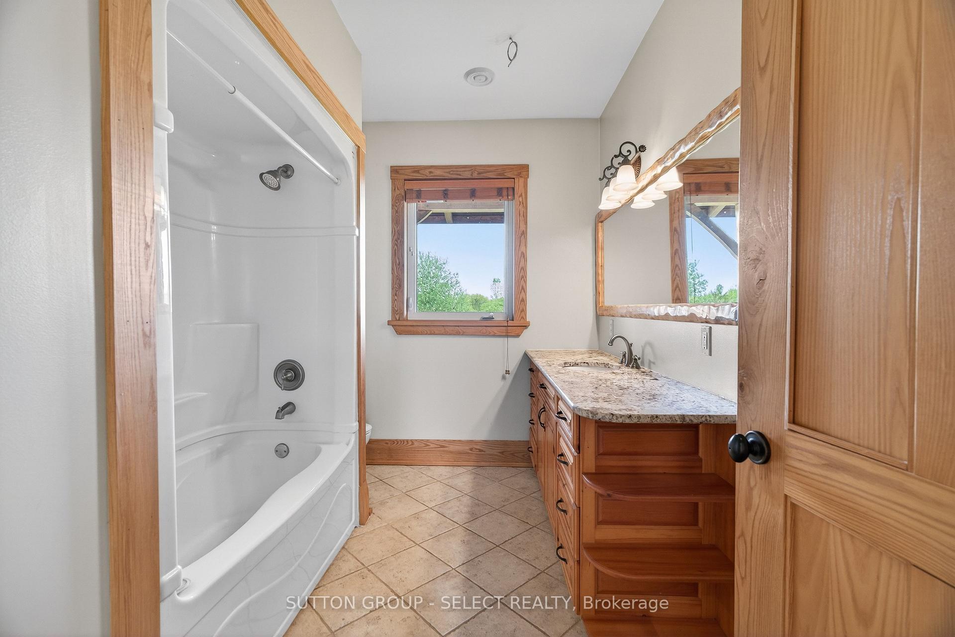 Photo 25 of 21170 Mayfair Road, Southwest Middlesex, Rural Southwest Middlesex — HOMEH
