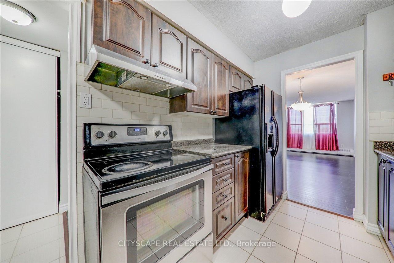 Front of Unit #914, 25 Sunrise Avenue